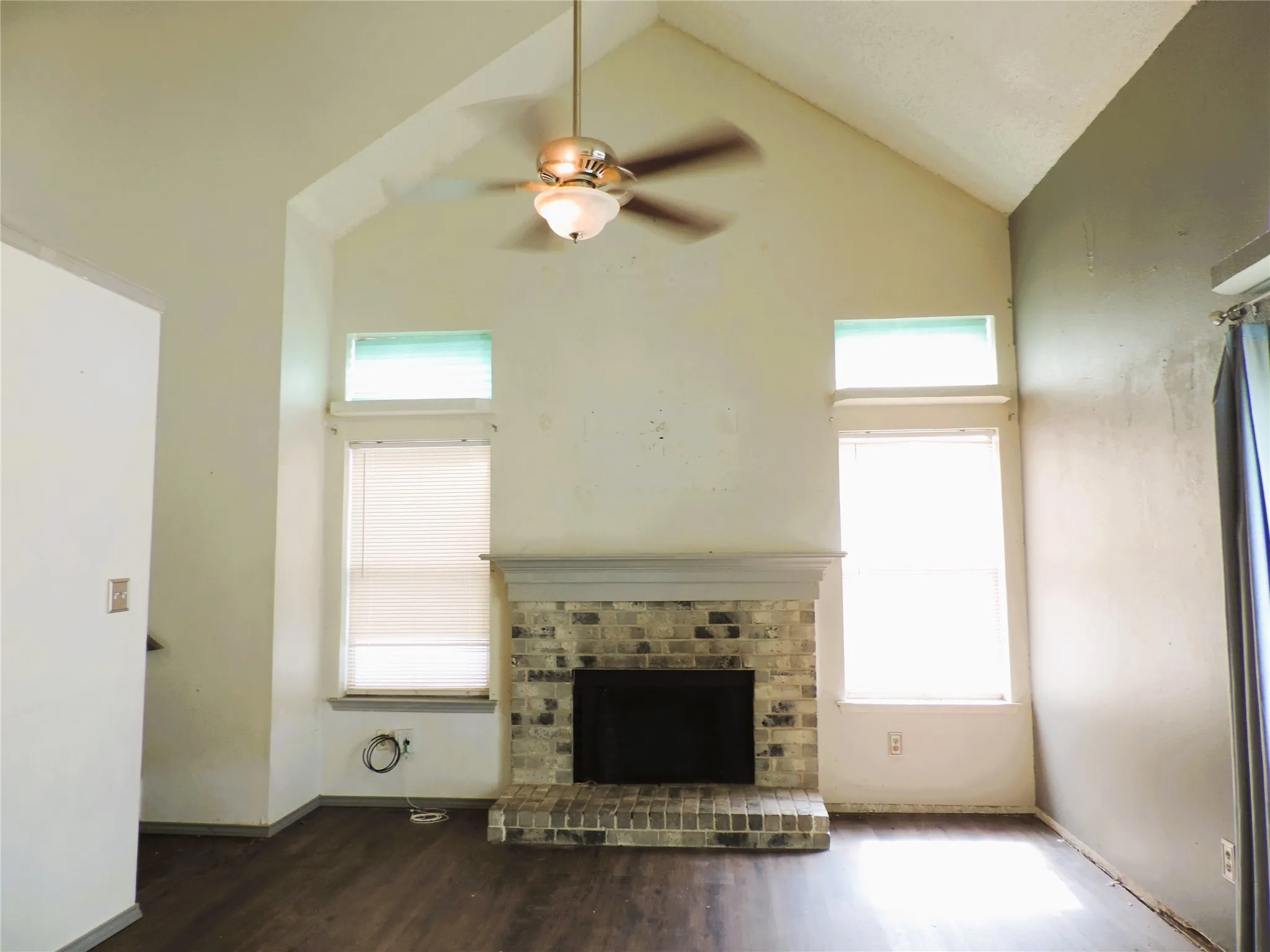 Single Family Residence For Sale in Tarrant County , 6825 W Driffield Court, North Richland Hills, Texas 76182, 3 Bedroom, 2 Bathroom, 2 Garage spaces, 1,442 Sqft, built in 1987, mls#21399376, Real Estate Agent in North Richland Hills, Homes For Sale in Tarrant county, Homes For Sale in North Richland Hills, Realtor in North Richland Hills Texas, Real Estate Brokerage Independent Realty Texas, Luminita Cordes Realtor