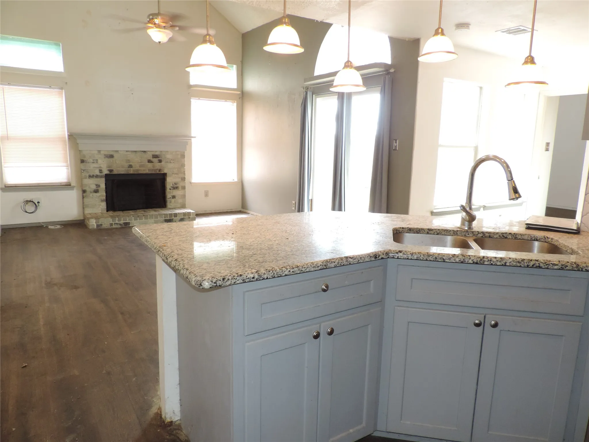 Single Family Residence For Sale in Tarrant County , 6825 W Driffield Court, North Richland Hills, Texas 76182, 3 Bedroom, 2 Bathroom, 2 Garage spaces, 1,442 Sqft, built in 1987, mls#21399376, Real Estate Agent in North Richland Hills, Homes For Sale in Tarrant county, Homes For Sale in North Richland Hills, Realtor in North Richland Hills Texas, Real Estate Brokerage Independent Realty Texas, Luminita Cordes Realtor