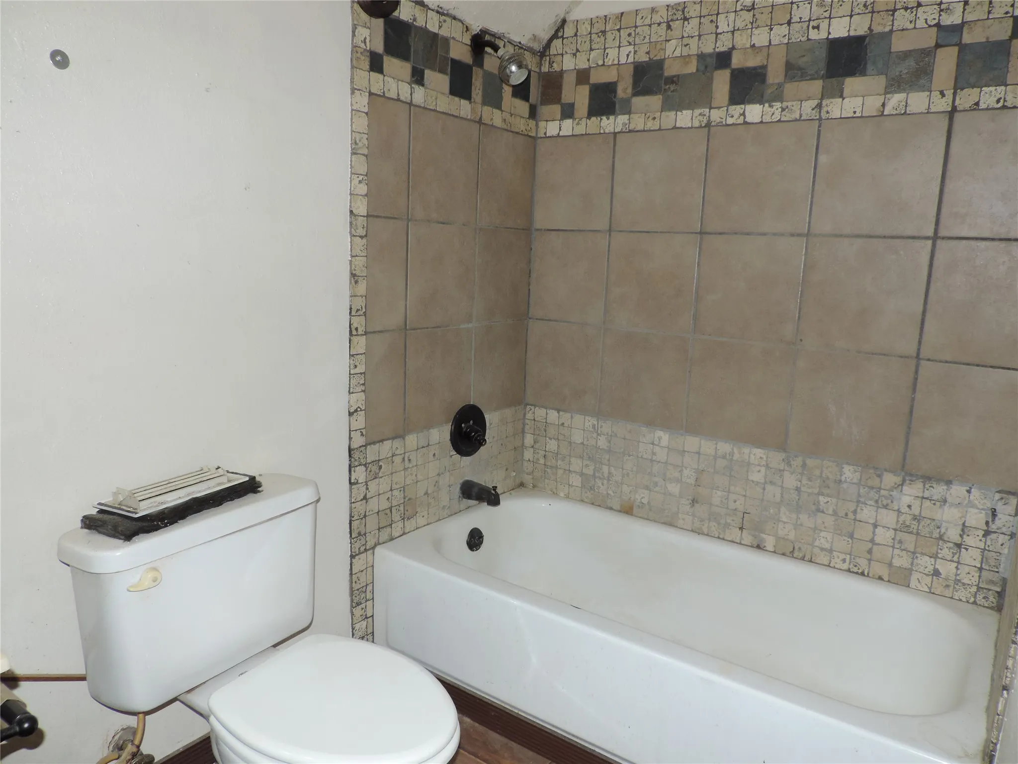 Single Family Residence For Sale in Tarrant County , 6825 W Driffield Court, North Richland Hills, Texas 76182, 3 Bedroom, 2 Bathroom, 2 Garage spaces, 1,442 Sqft, built in 1987, mls#21399376, Real Estate Agent in North Richland Hills, Homes For Sale in Tarrant county, Homes For Sale in North Richland Hills, Realtor in North Richland Hills Texas, Real Estate Brokerage Independent Realty Texas, Luminita Cordes Realtor