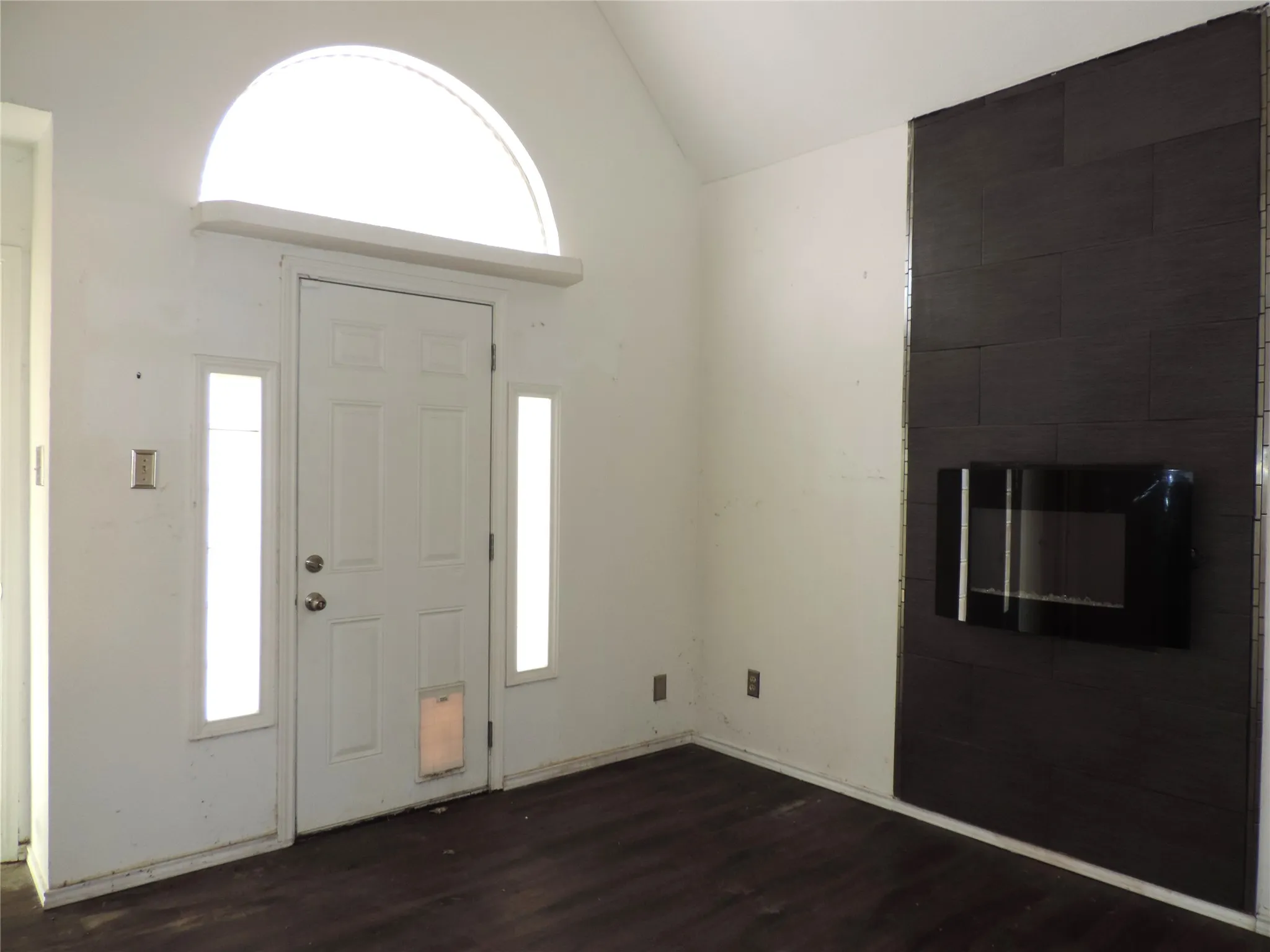 Single Family Residence For Sale in Tarrant County , 6825 W Driffield Court, North Richland Hills, Texas 76182, 3 Bedroom, 2 Bathroom, 2 Garage spaces, 1,442 Sqft, built in 1987, mls#21399376, Real Estate Agent in North Richland Hills, Homes For Sale in Tarrant county, Homes For Sale in North Richland Hills, Realtor in North Richland Hills Texas, Real Estate Brokerage Independent Realty Texas, Luminita Cordes Realtor