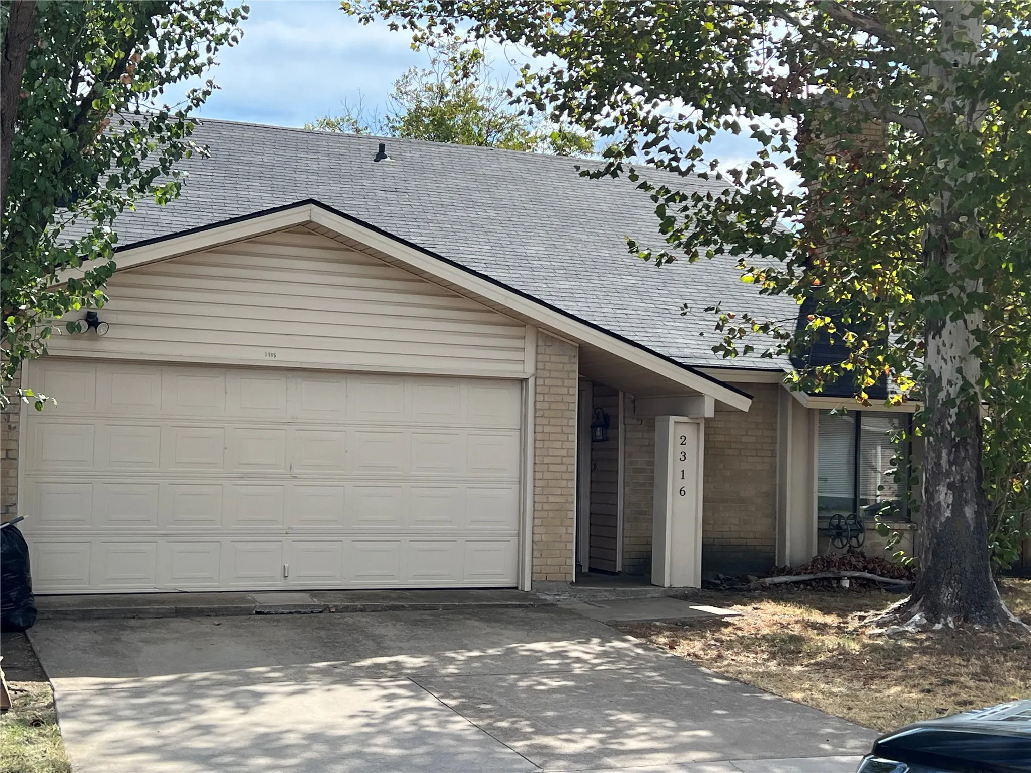 Single Family Residence For Rent in Dallas County , 2316 Montclair Circle, Carrollton, Texas 75007, 4 Bedroom, 2 Bathroom, 2 Garage spaces, 1,532 Sqft, built in 1977, mls#21399740, Real Estate Agent in Carrollton, Homes For Rent in Dallas county, Homes For Rent in Carrollton, Realtor in Carrollton Texas, Real Estate Brokerage Independent Realty Texas, Luminita Cordes Realtor