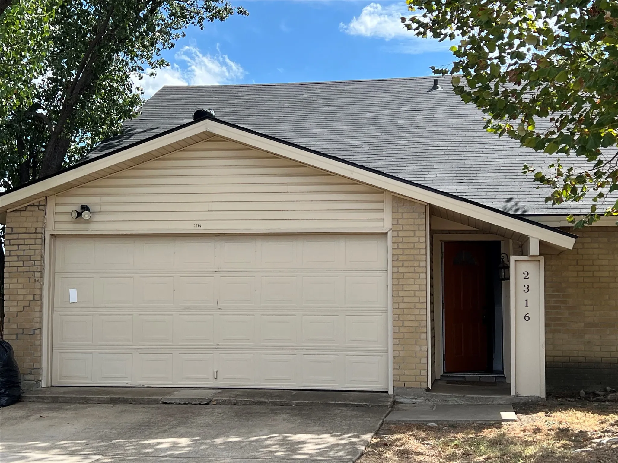 Single Family Residence For Rent in Dallas County , 2316 Montclair Circle, Carrollton, Texas 75007, 4 Bedroom, 2 Bathroom, 2 Garage spaces, 1,532 Sqft, built in 1977, mls#21399740, Real Estate Agent in Carrollton, Homes For Rent in Dallas county, Homes For Rent in Carrollton, Realtor in Carrollton Texas, Real Estate Brokerage Independent Realty Texas, Luminita Cordes Realtor