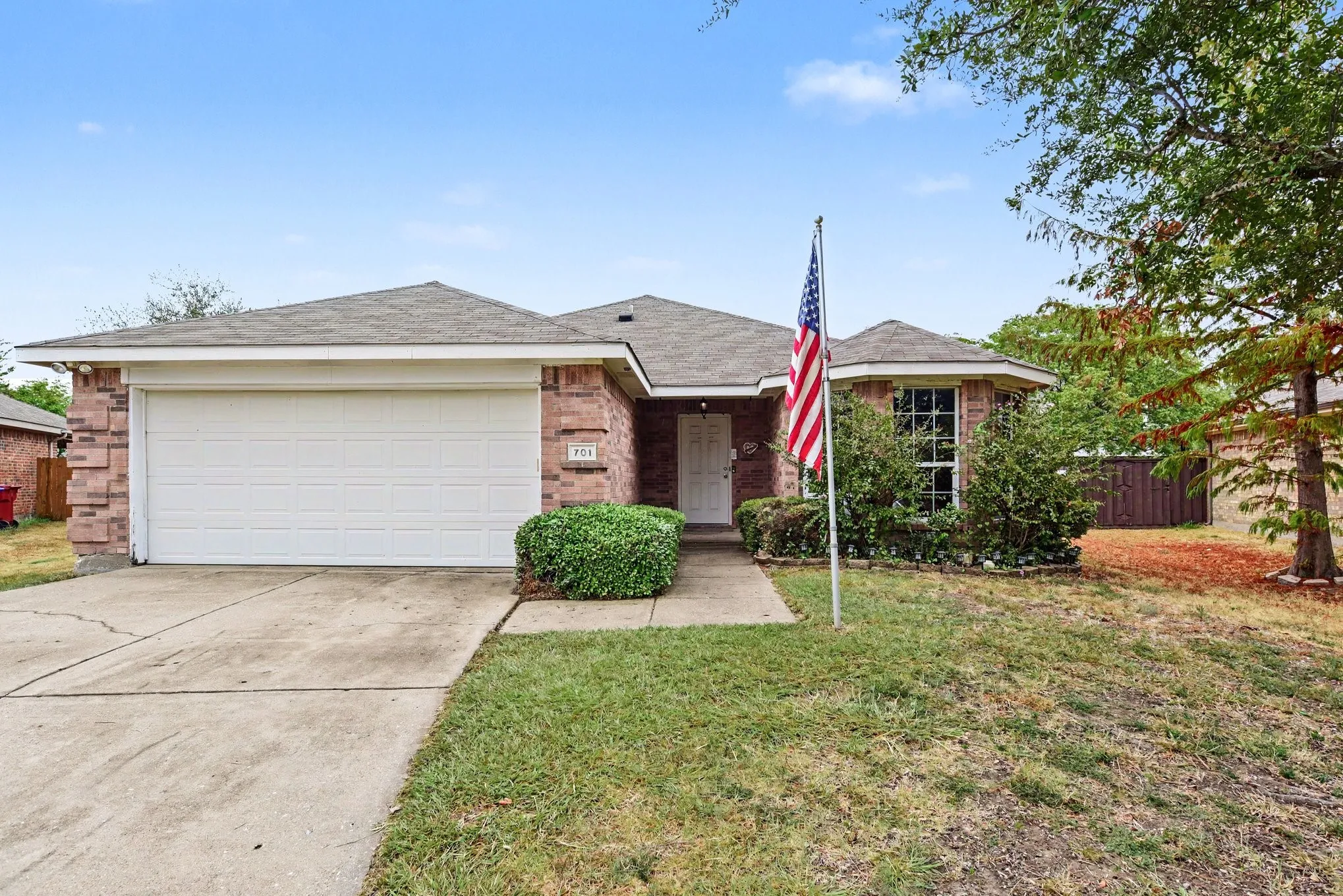 Single Family Residence For Sale in Rockwall County , 701 Silverleaf Court, Royse City, Texas 75189, 3 Bedroom, 2 Bathroom, 2 Garage spaces, 1,523 Sqft, built in 2005, mls#21397418, Real Estate Agent in Royse City, Homes For Sale in Rockwall county, Homes For Sale in Royse City, Realtor in Royse City Texas, Real Estate Brokerage Independent Realty Texas, Luminita Cordes Realtor