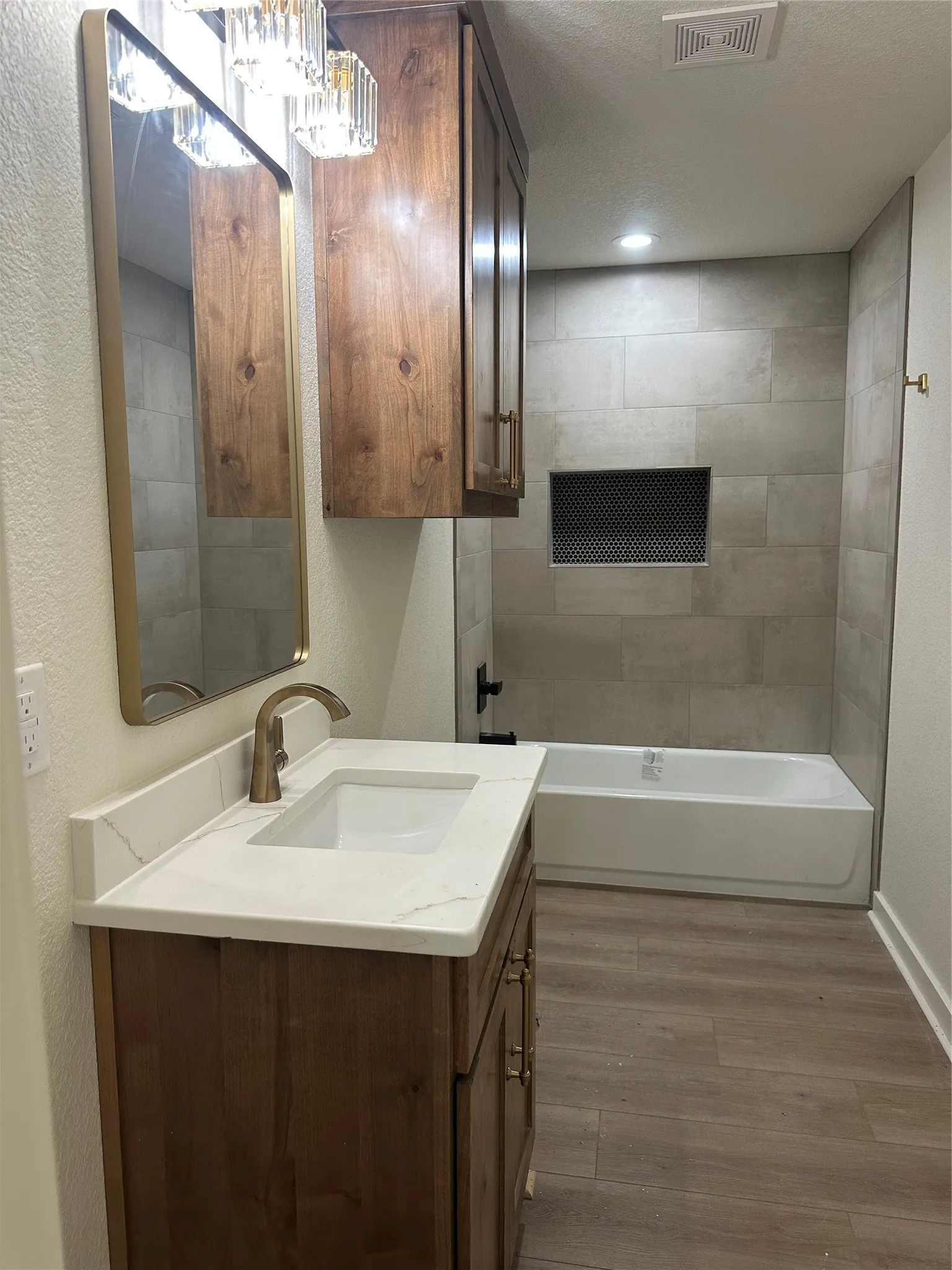 Full bathroom downstairs for guests