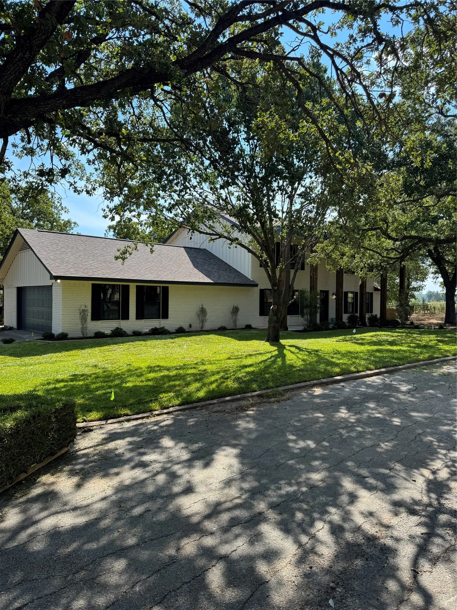 Single Family Residence For Sale in Wise County , 6661 Fm 920, Bridgeport, Texas 76426, 4 Bedroom, 3 Bathroom, 2 Garage spaces, 2,670 Sqft, built in 1982, mls#21399616, Real Estate Agent in Bridgeport, Homes For Sale in Wise county, Homes For Sale in Bridgeport, Realtor in Bridgeport Texas, Real Estate Brokerage Independent Realty Texas, Luminita Cordes Realtor