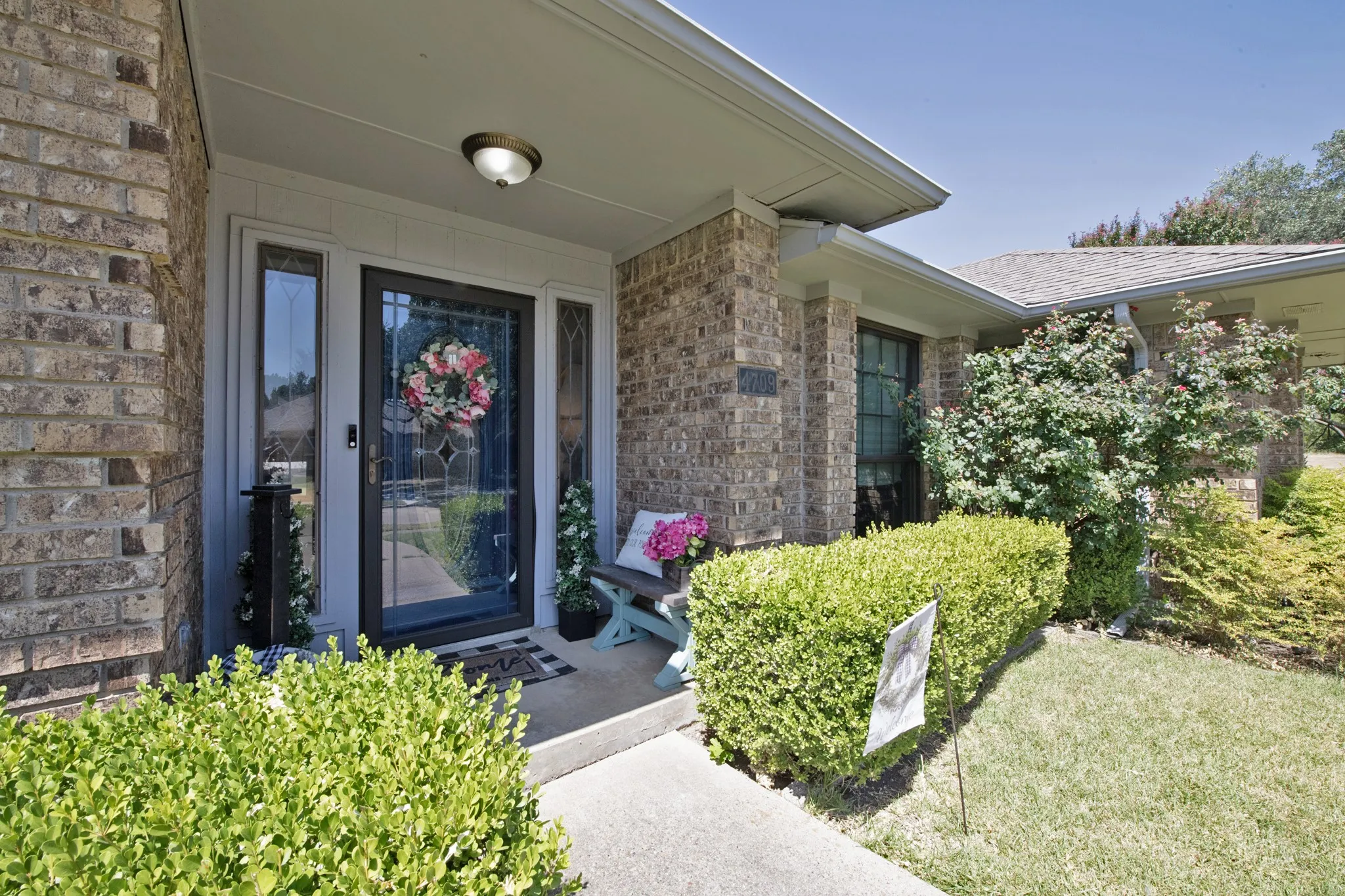 Single Family Residence For Rent in Dallas County , 4709 Knollview Lane, Mesquite, Texas 75150, 4 Bedroom, 3 Bathroom, 2 Garage spaces, 2,292 Sqft, built in 1984, mls#21399744, Real Estate Agent in Mesquite, Homes For Rent in Dallas county, Homes For Rent in Mesquite, Realtor in Mesquite Texas, Real Estate Brokerage Independent Realty Texas, Luminita Cordes Realtor