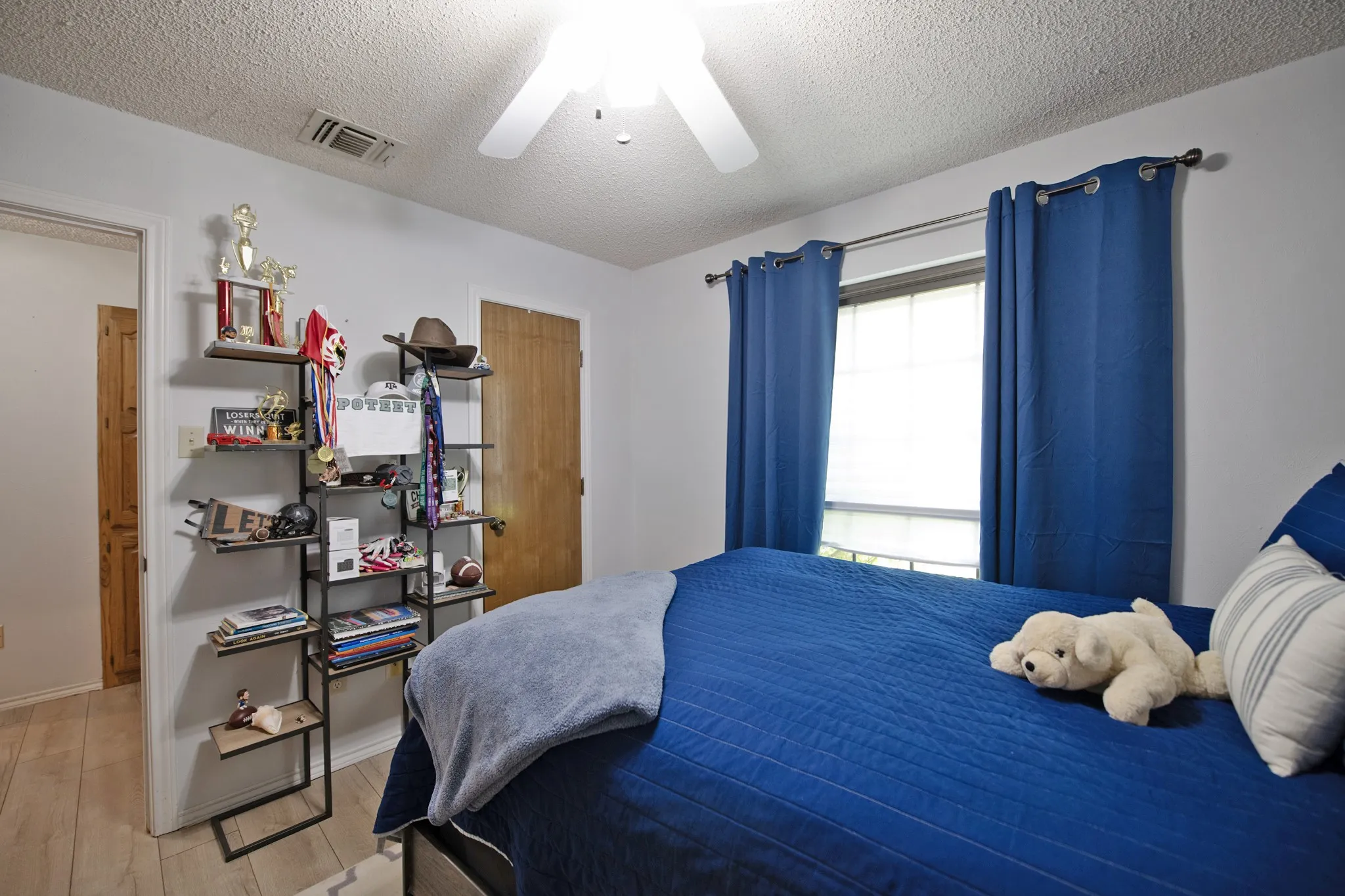 Single Family Residence For Rent in Dallas County , 4709 Knollview Lane, Mesquite, Texas 75150, 4 Bedroom, 3 Bathroom, 2 Garage spaces, 2,292 Sqft, built in 1984, mls#21399744, Real Estate Agent in Mesquite, Homes For Rent in Dallas county, Homes For Rent in Mesquite, Realtor in Mesquite Texas, Real Estate Brokerage Independent Realty Texas, Luminita Cordes Realtor