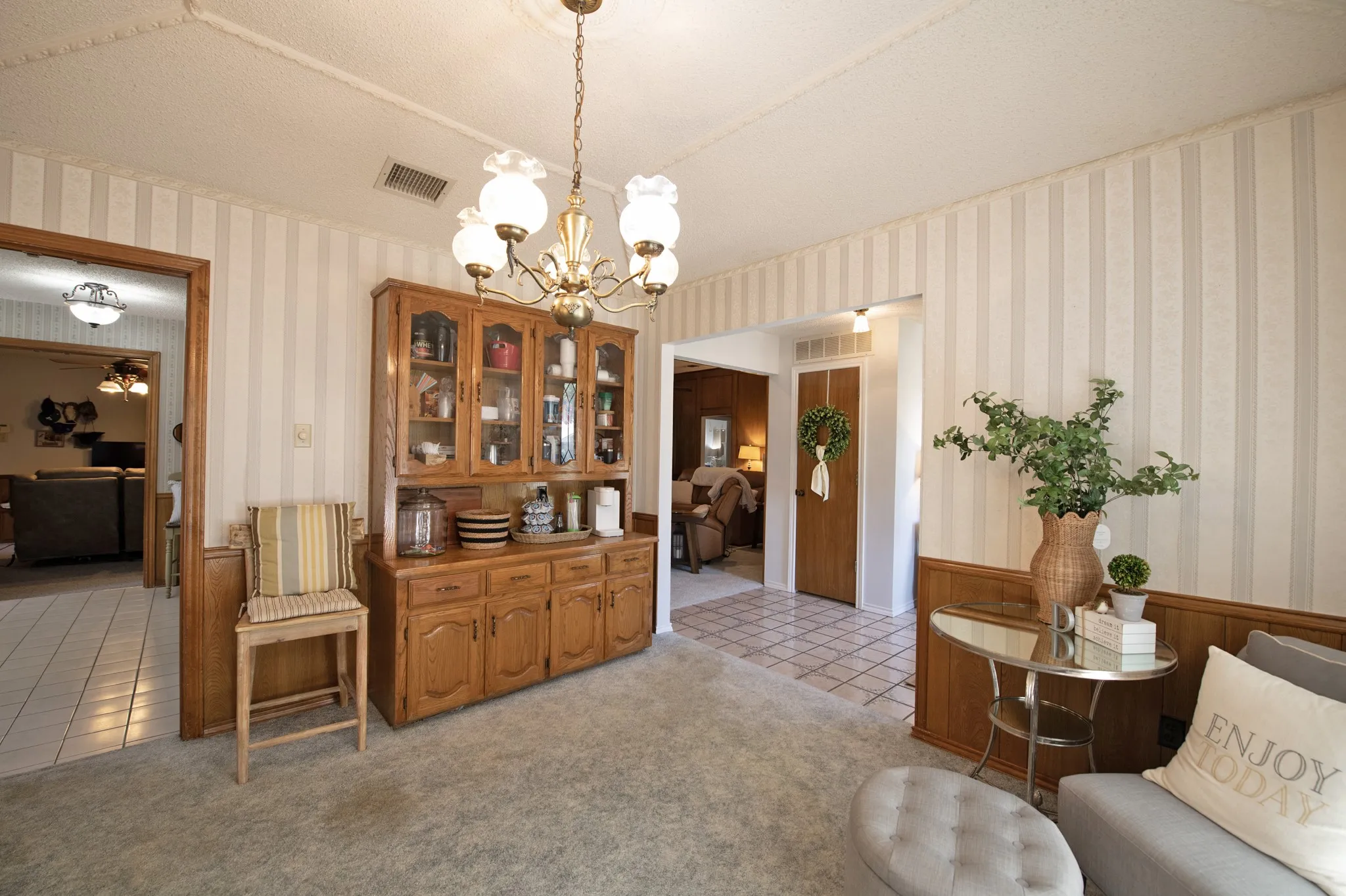 Single Family Residence For Rent in Dallas County , 4709 Knollview Lane, Mesquite, Texas 75150, 4 Bedroom, 3 Bathroom, 2 Garage spaces, 2,292 Sqft, built in 1984, mls#21399744, Real Estate Agent in Mesquite, Homes For Rent in Dallas county, Homes For Rent in Mesquite, Realtor in Mesquite Texas, Real Estate Brokerage Independent Realty Texas, Luminita Cordes Realtor