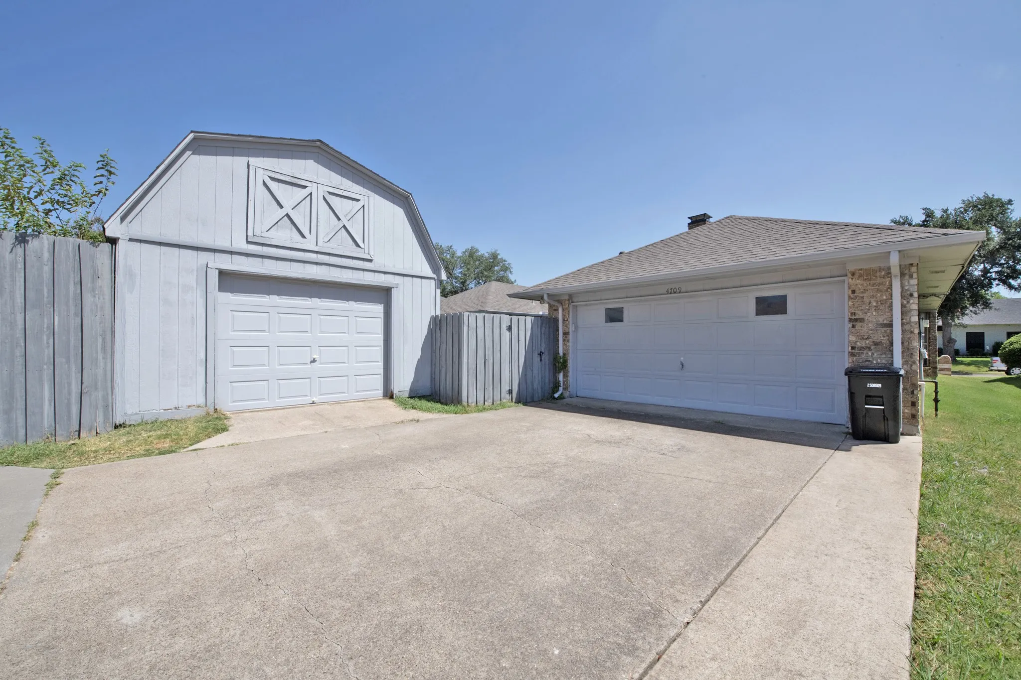 Single Family Residence For Rent in Dallas County , 4709 Knollview Lane, Mesquite, Texas 75150, 4 Bedroom, 3 Bathroom, 2 Garage spaces, 2,292 Sqft, built in 1984, mls#21399744, Real Estate Agent in Mesquite, Homes For Rent in Dallas county, Homes For Rent in Mesquite, Realtor in Mesquite Texas, Real Estate Brokerage Independent Realty Texas, Luminita Cordes Realtor