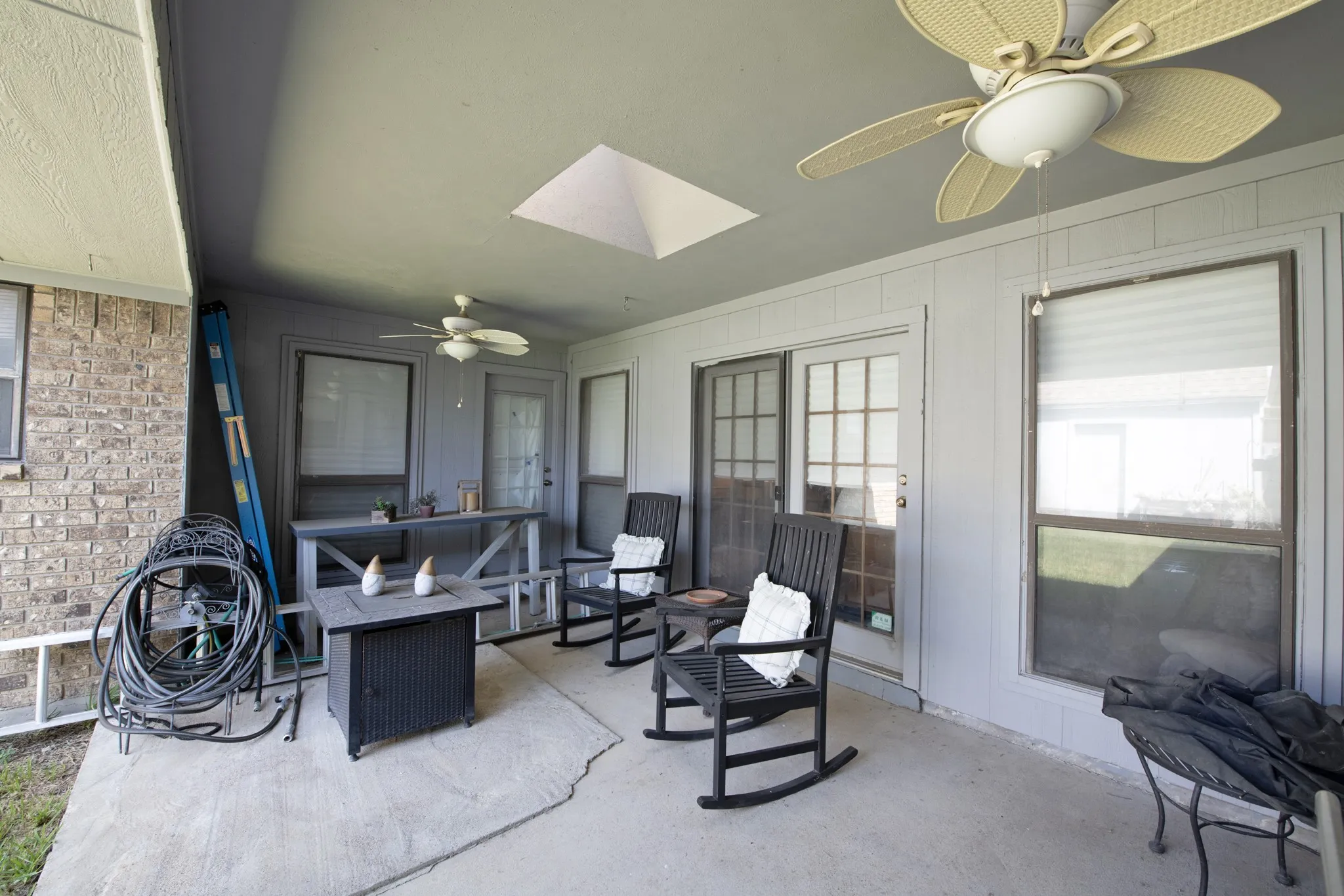 Single Family Residence For Rent in Dallas County , 4709 Knollview Lane, Mesquite, Texas 75150, 4 Bedroom, 3 Bathroom, 2 Garage spaces, 2,292 Sqft, built in 1984, mls#21399744, Real Estate Agent in Mesquite, Homes For Rent in Dallas county, Homes For Rent in Mesquite, Realtor in Mesquite Texas, Real Estate Brokerage Independent Realty Texas, Luminita Cordes Realtor