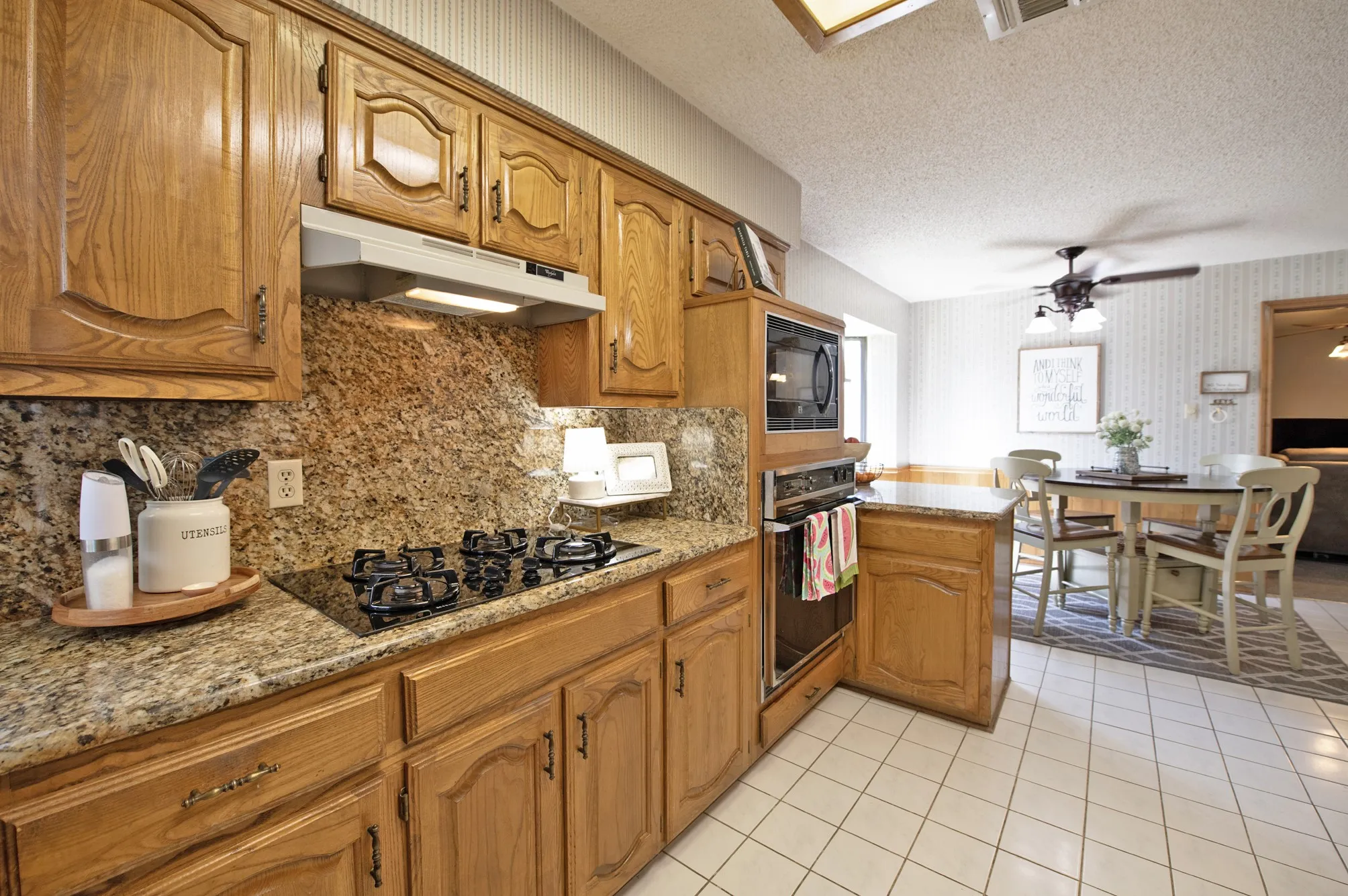 Single Family Residence For Rent in Dallas County , 4709 Knollview Lane, Mesquite, Texas 75150, 4 Bedroom, 3 Bathroom, 2 Garage spaces, 2,292 Sqft, built in 1984, mls#21399744, Real Estate Agent in Mesquite, Homes For Rent in Dallas county, Homes For Rent in Mesquite, Realtor in Mesquite Texas, Real Estate Brokerage Independent Realty Texas, Luminita Cordes Realtor