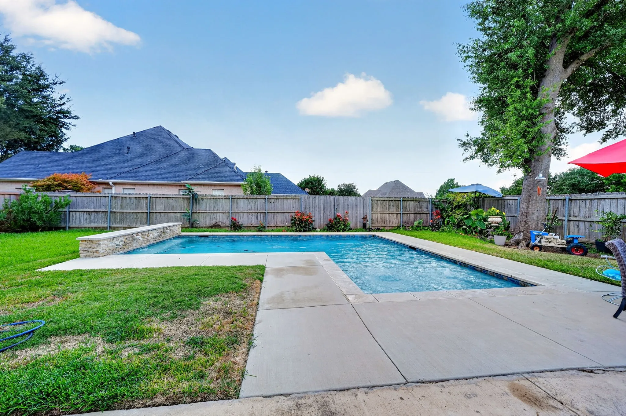 Single Family Residence For Sale in Kaufman County , 2104 Lajolla Drive, Kaufman, Texas 75142, 3 Bedroom, 3 Bathroom, 2 Garage spaces, 2,658 Sqft, built in 1983, mls#21394408, Real Estate Agent in Kaufman, Homes For Sale in Kaufman county, Homes For Sale in Kaufman, Realtor in Kaufman Texas, Real Estate Brokerage Independent Realty Texas, Luminita Cordes Realtor