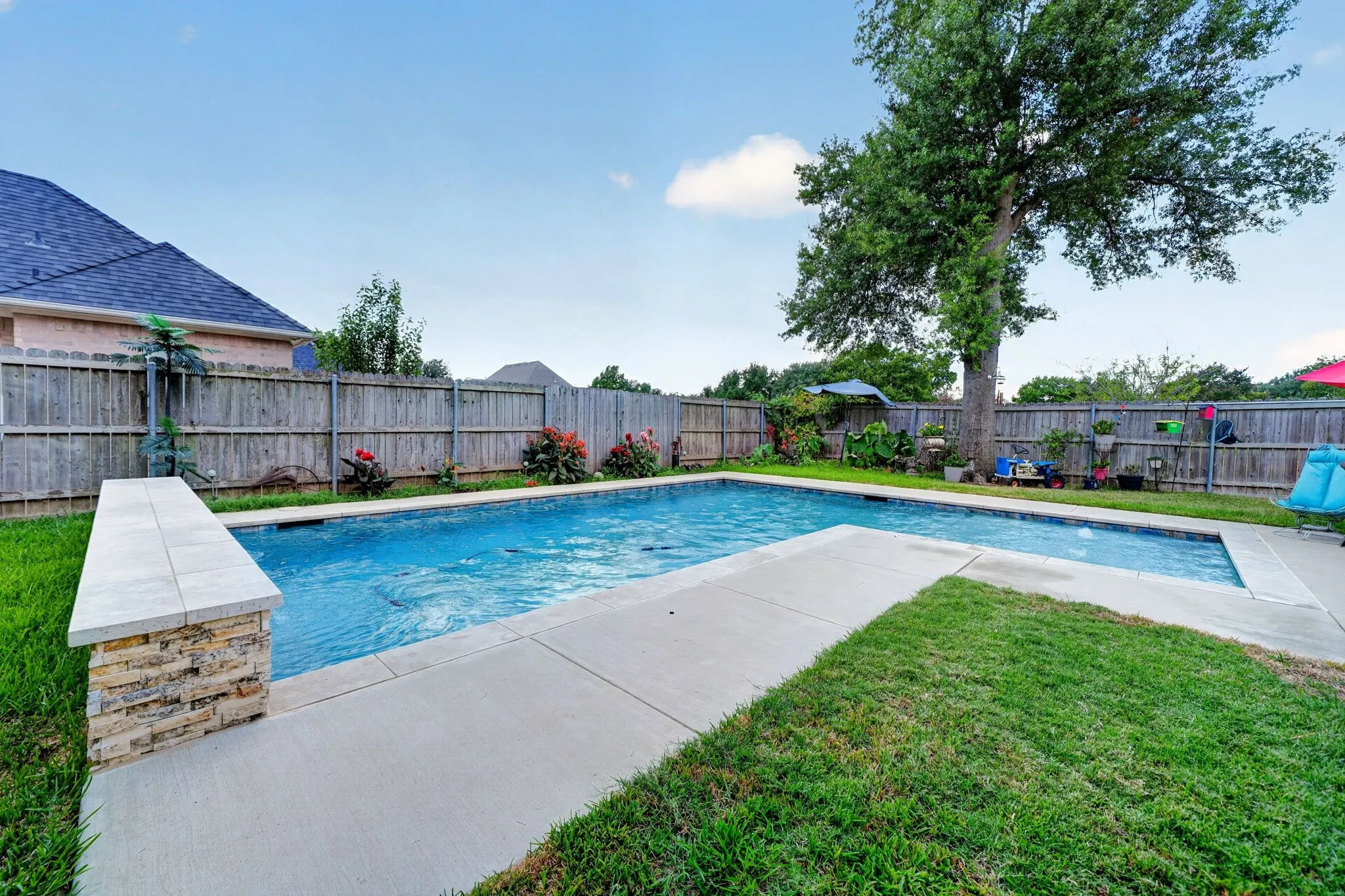 Single Family Residence For Sale in Kaufman County , 2104 Lajolla Drive, Kaufman, Texas 75142, 3 Bedroom, 3 Bathroom, 2 Garage spaces, 2,658 Sqft, built in 1983, mls#21394408, Real Estate Agent in Kaufman, Homes For Sale in Kaufman county, Homes For Sale in Kaufman, Realtor in Kaufman Texas, Real Estate Brokerage Independent Realty Texas, Luminita Cordes Realtor