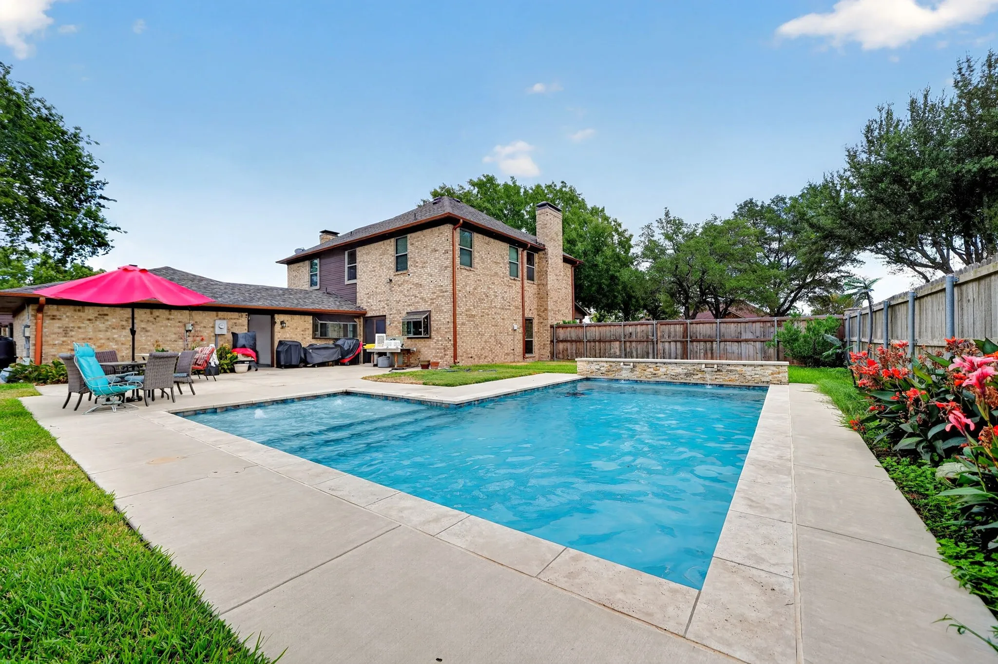 Single Family Residence For Sale in Kaufman County , 2104 Lajolla Drive, Kaufman, Texas 75142, 3 Bedroom, 3 Bathroom, 2 Garage spaces, 2,658 Sqft, built in 1983, mls#21394408, Real Estate Agent in Kaufman, Homes For Sale in Kaufman county, Homes For Sale in Kaufman, Realtor in Kaufman Texas, Real Estate Brokerage Independent Realty Texas, Luminita Cordes Realtor