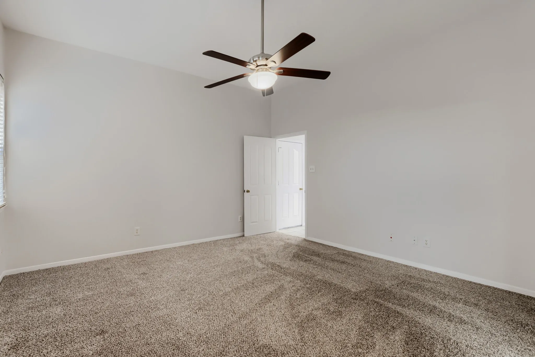 Single Family Residence For Sale in Collin County , 3328 Woodbluff Lane, Mc Kinney, Texas 75071, 3 Bedroom, 2 Bathroom, 2 Garage spaces, 1,686 Sqft, built in 1998, mls#21394618, Real Estate Agent in Mc Kinney, Homes For Sale in Collin county, Homes For Sale in Mc Kinney, Realtor in Mc Kinney Texas, Real Estate Brokerage Independent Realty Texas, Luminita Cordes Realtor