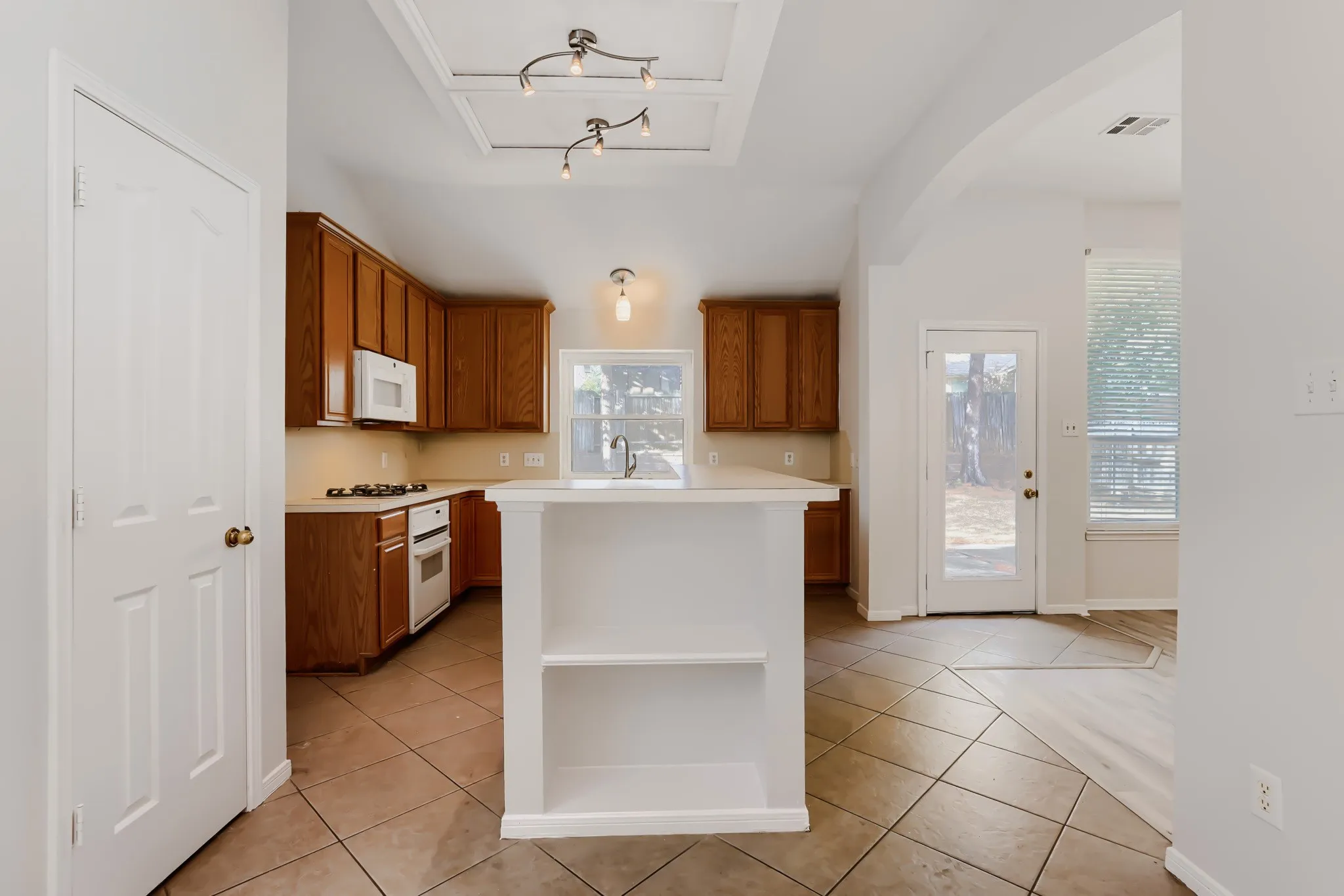 Single Family Residence For Sale in Collin County , 3328 Woodbluff Lane, Mc Kinney, Texas 75071, 3 Bedroom, 2 Bathroom, 2 Garage spaces, 1,686 Sqft, built in 1998, mls#21394618, Real Estate Agent in Mc Kinney, Homes For Sale in Collin county, Homes For Sale in Mc Kinney, Realtor in Mc Kinney Texas, Real Estate Brokerage Independent Realty Texas, Luminita Cordes Realtor