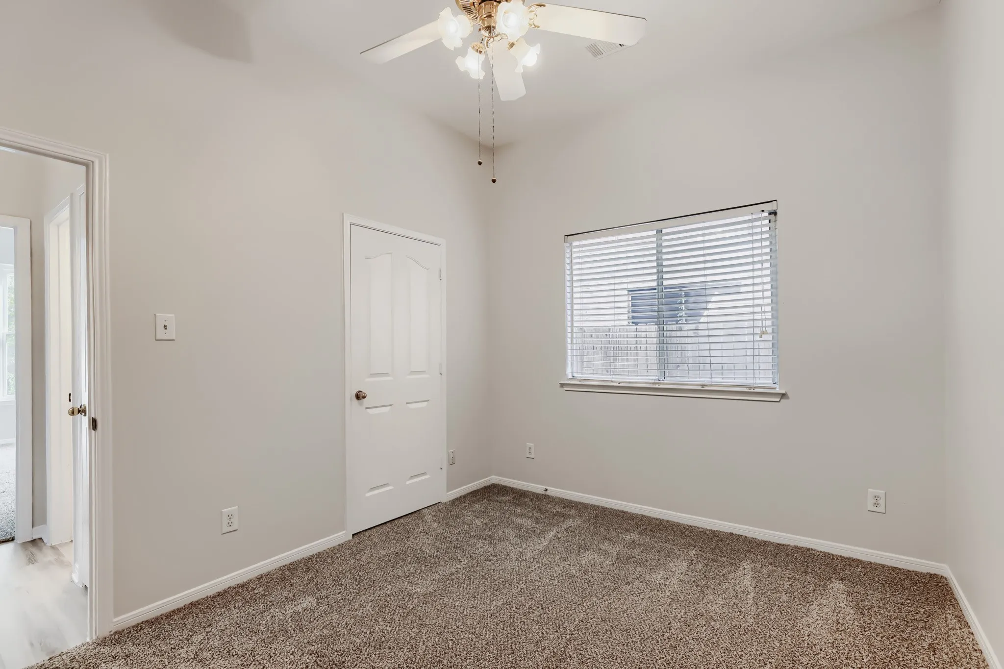 Single Family Residence For Sale in Collin County , 3328 Woodbluff Lane, Mc Kinney, Texas 75071, 3 Bedroom, 2 Bathroom, 2 Garage spaces, 1,686 Sqft, built in 1998, mls#21394618, Real Estate Agent in Mc Kinney, Homes For Sale in Collin county, Homes For Sale in Mc Kinney, Realtor in Mc Kinney Texas, Real Estate Brokerage Independent Realty Texas, Luminita Cordes Realtor