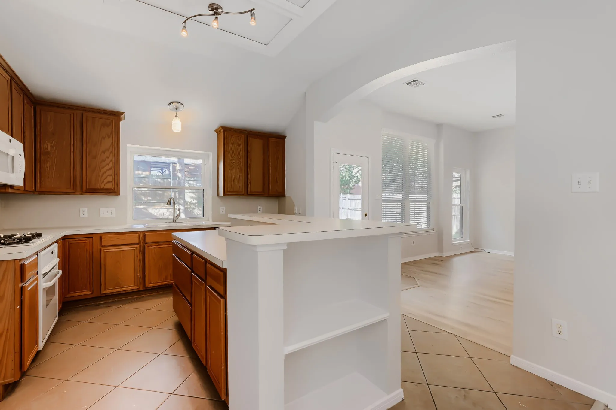 Single Family Residence For Sale in Collin County , 3328 Woodbluff Lane, Mc Kinney, Texas 75071, 3 Bedroom, 2 Bathroom, 2 Garage spaces, 1,686 Sqft, built in 1998, mls#21394618, Real Estate Agent in Mc Kinney, Homes For Sale in Collin county, Homes For Sale in Mc Kinney, Realtor in Mc Kinney Texas, Real Estate Brokerage Independent Realty Texas, Luminita Cordes Realtor