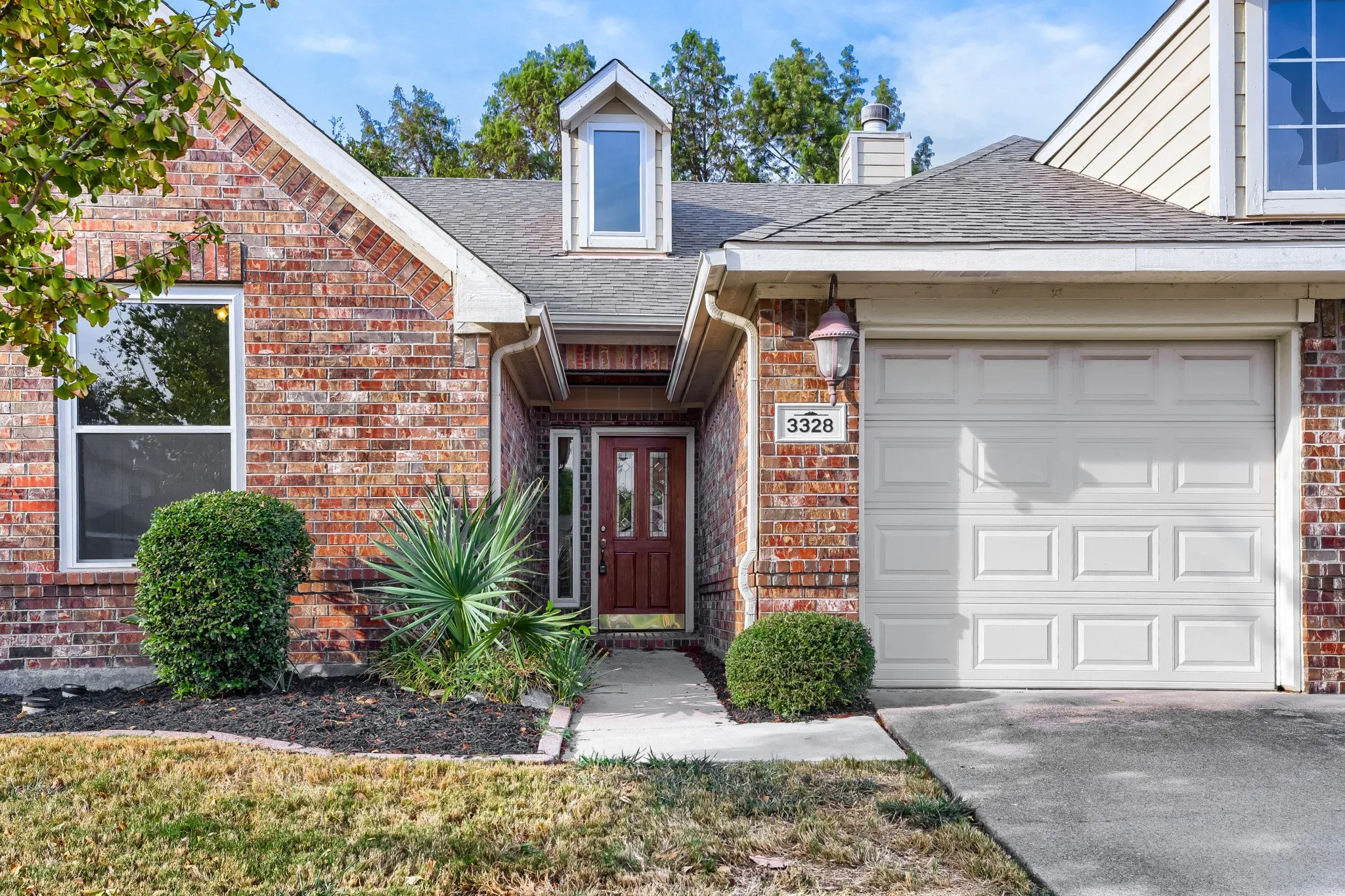 Single Family Residence For Sale in Collin County , 3328 Woodbluff Lane, Mc Kinney, Texas 75071, 3 Bedroom, 2 Bathroom, 2 Garage spaces, 1,686 Sqft, built in 1998, mls#21394618, Real Estate Agent in Mc Kinney, Homes For Sale in Collin county, Homes For Sale in Mc Kinney, Realtor in Mc Kinney Texas, Real Estate Brokerage Independent Realty Texas, Luminita Cordes Realtor