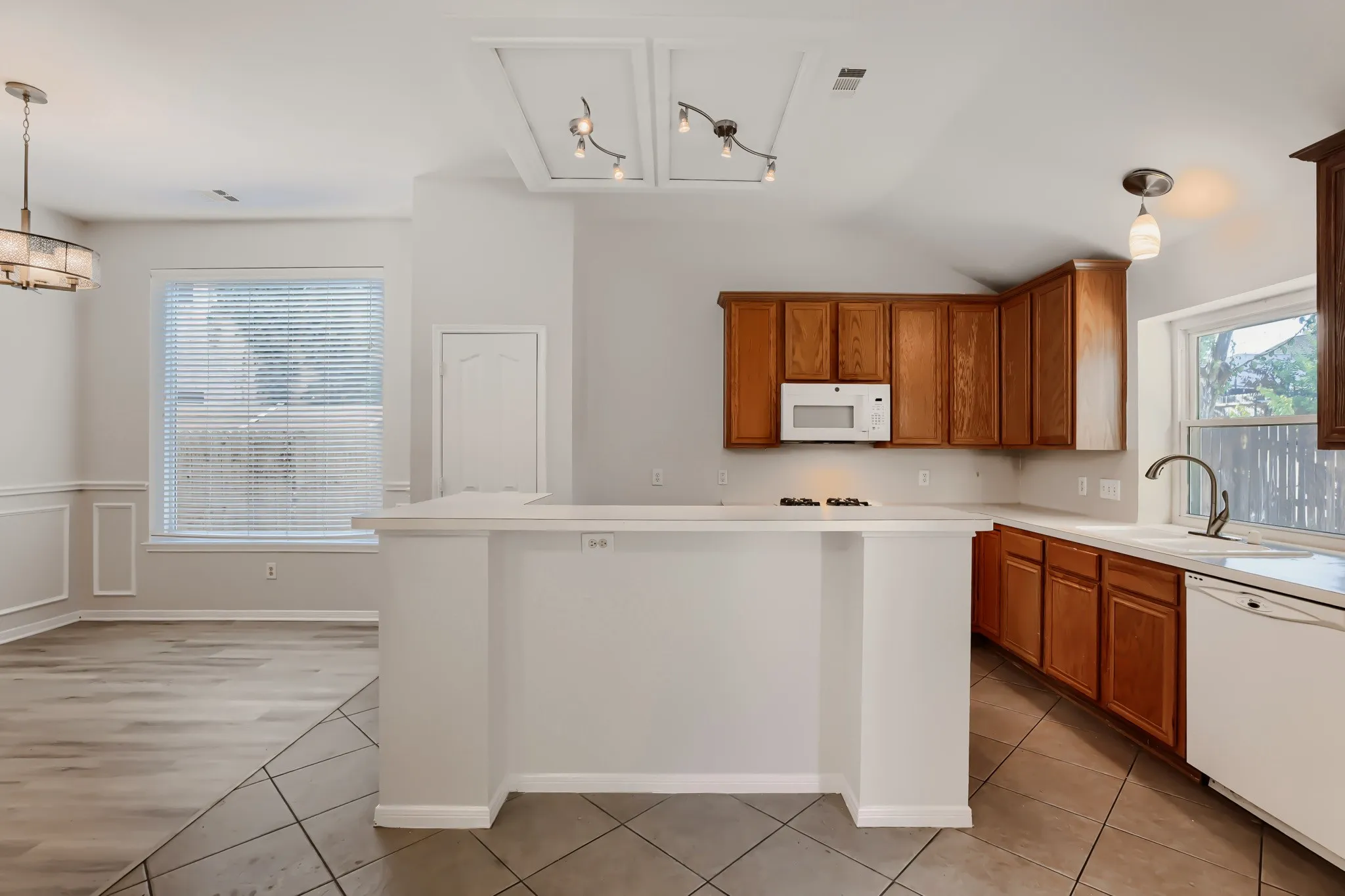 Single Family Residence For Sale in Collin County , 3328 Woodbluff Lane, Mc Kinney, Texas 75071, 3 Bedroom, 2 Bathroom, 2 Garage spaces, 1,686 Sqft, built in 1998, mls#21394618, Real Estate Agent in Mc Kinney, Homes For Sale in Collin county, Homes For Sale in Mc Kinney, Realtor in Mc Kinney Texas, Real Estate Brokerage Independent Realty Texas, Luminita Cordes Realtor