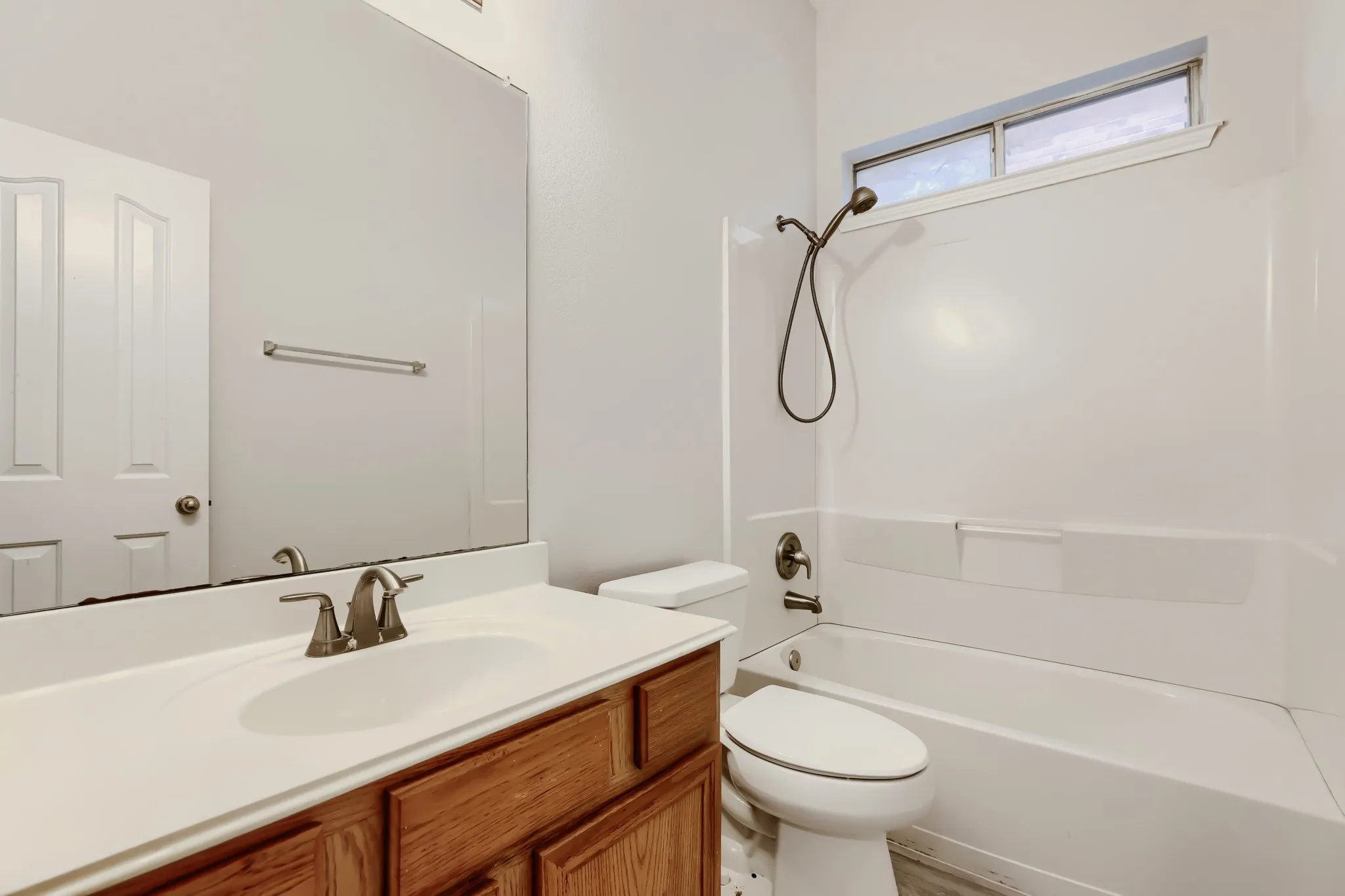 Single Family Residence For Sale in Collin County , 3328 Woodbluff Lane, Mc Kinney, Texas 75071, 3 Bedroom, 2 Bathroom, 2 Garage spaces, 1,686 Sqft, built in 1998, mls#21394618, Real Estate Agent in Mc Kinney, Homes For Sale in Collin county, Homes For Sale in Mc Kinney, Realtor in Mc Kinney Texas, Real Estate Brokerage Independent Realty Texas, Luminita Cordes Realtor