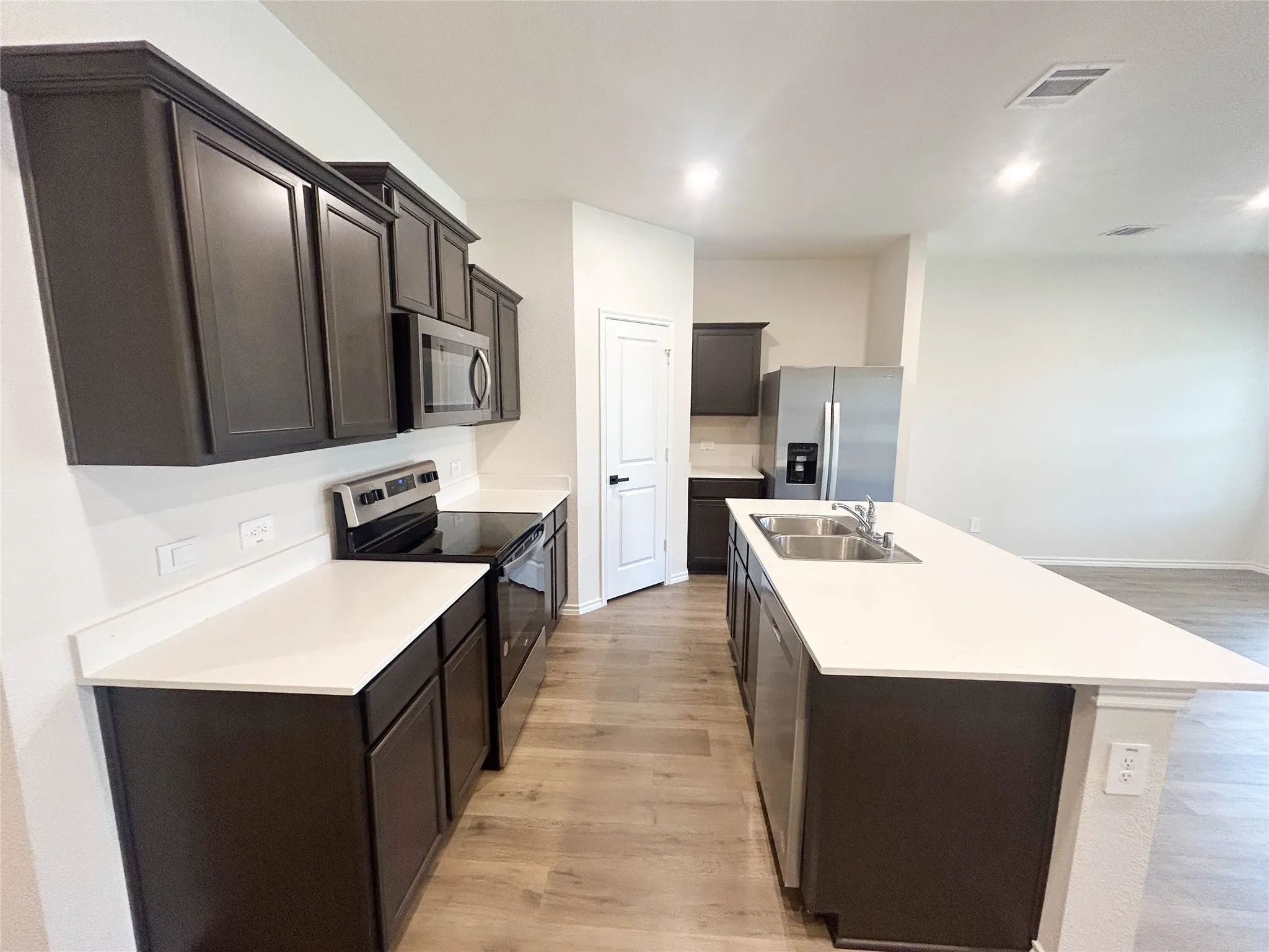 Single Family Residence For Rent in Ellis County , 935 Keystone Court, Ferris, Texas 75125, 4 Bedroom, 3 Bathroom, 2 Garage spaces, 2,124 Sqft, built in 2023, mls#21399761, Real Estate Agent in Ferris, Homes For Rent in Ellis county, Homes For Rent in Ferris, Realtor in Ferris Texas, Real Estate Brokerage Independent Realty Texas, Luminita Cordes Realtor