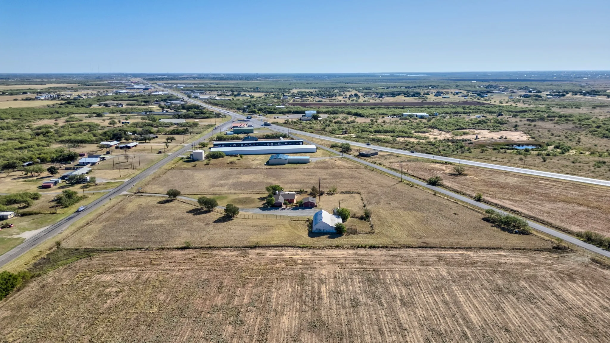 Single Family Residence For Sale in Wichita County , 3768 State Highway 258 E, Wichita Falls, Texas 76310, 3 Bedroom, 2 Bathroom, 2 Garage spaces, 1,791 Sqft, built in 1960, mls#21399002, Real Estate Agent in Wichita Falls, Homes For Sale in Wichita county, Homes For Sale in Wichita Falls, Realtor in Wichita Falls Texas, Real Estate Brokerage Independent Realty Texas, Luminita Cordes Realtor