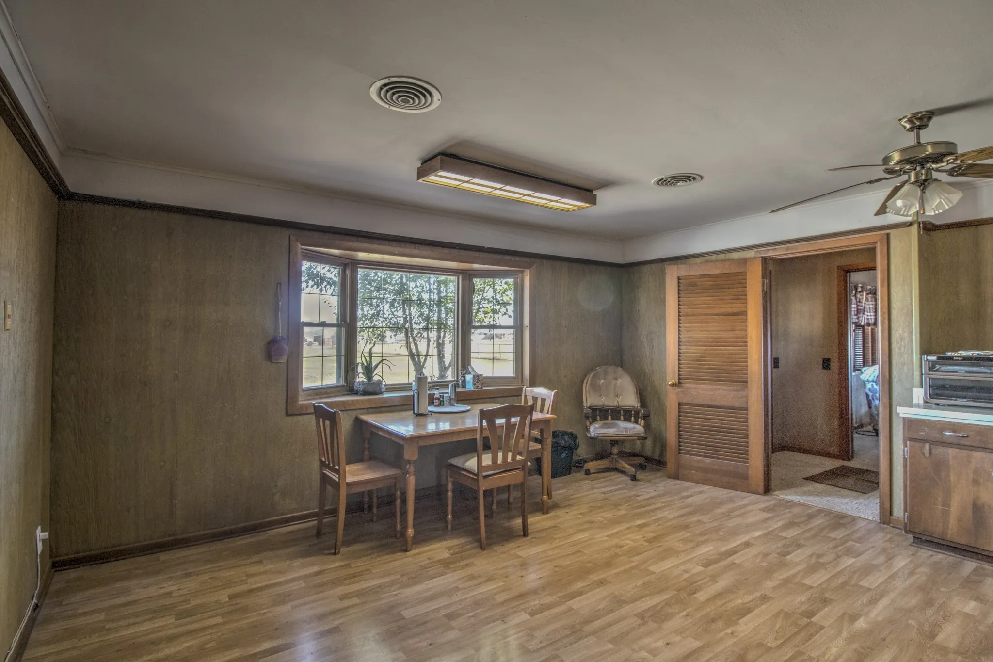 Single Family Residence For Sale in Wichita County , 3768 State Highway 258 E, Wichita Falls, Texas 76310, 3 Bedroom, 2 Bathroom, 2 Garage spaces, 1,791 Sqft, built in 1960, mls#21399002, Real Estate Agent in Wichita Falls, Homes For Sale in Wichita county, Homes For Sale in Wichita Falls, Realtor in Wichita Falls Texas, Real Estate Brokerage Independent Realty Texas, Luminita Cordes Realtor
