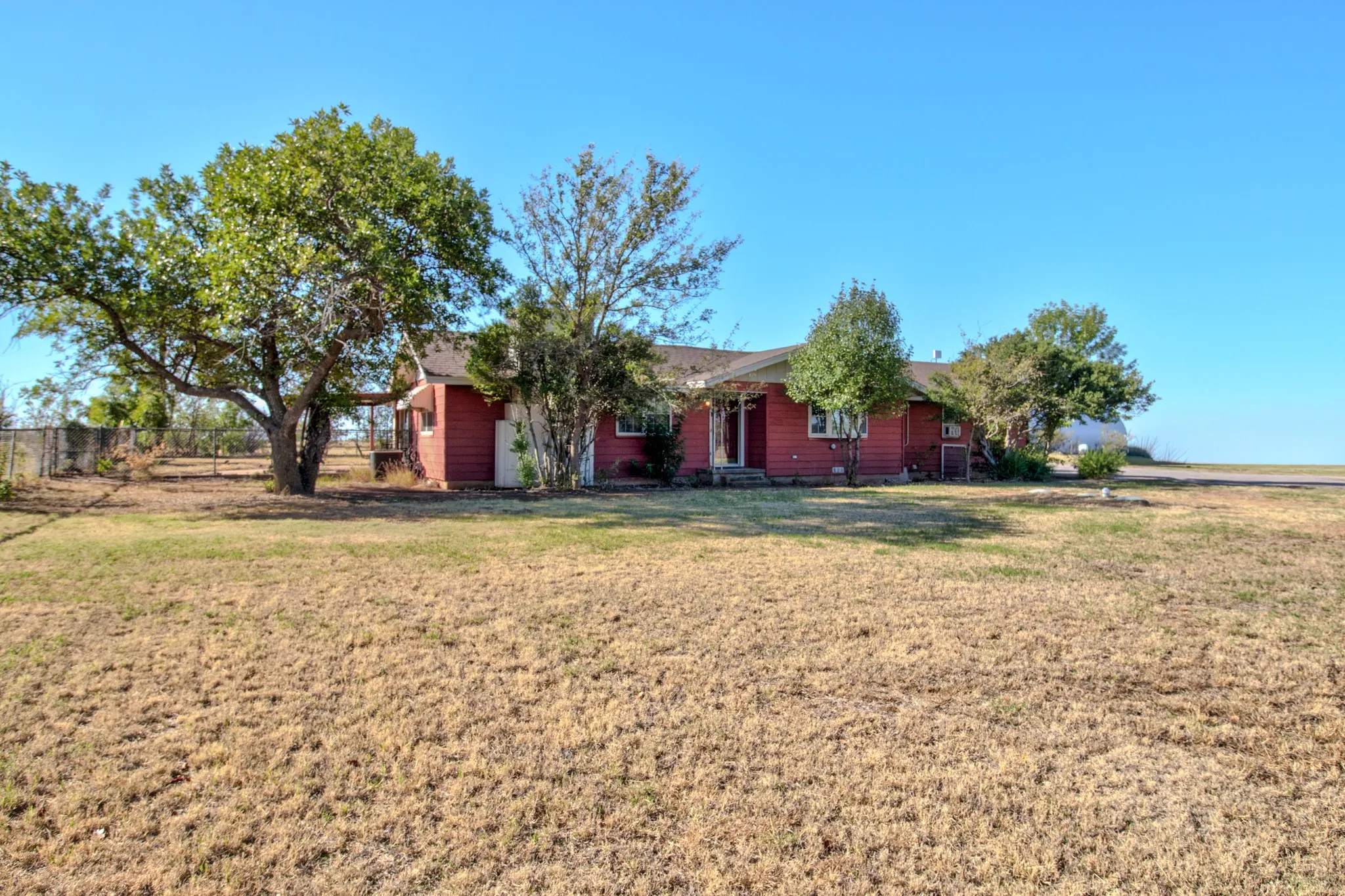 Single Family Residence For Sale in Wichita County , 3768 State Highway 258 E, Wichita Falls, Texas 76310, 3 Bedroom, 2 Bathroom, 2 Garage spaces, 1,791 Sqft, built in 1960, mls#21399002, Real Estate Agent in Wichita Falls, Homes For Sale in Wichita county, Homes For Sale in Wichita Falls, Realtor in Wichita Falls Texas, Real Estate Brokerage Independent Realty Texas, Luminita Cordes Realtor