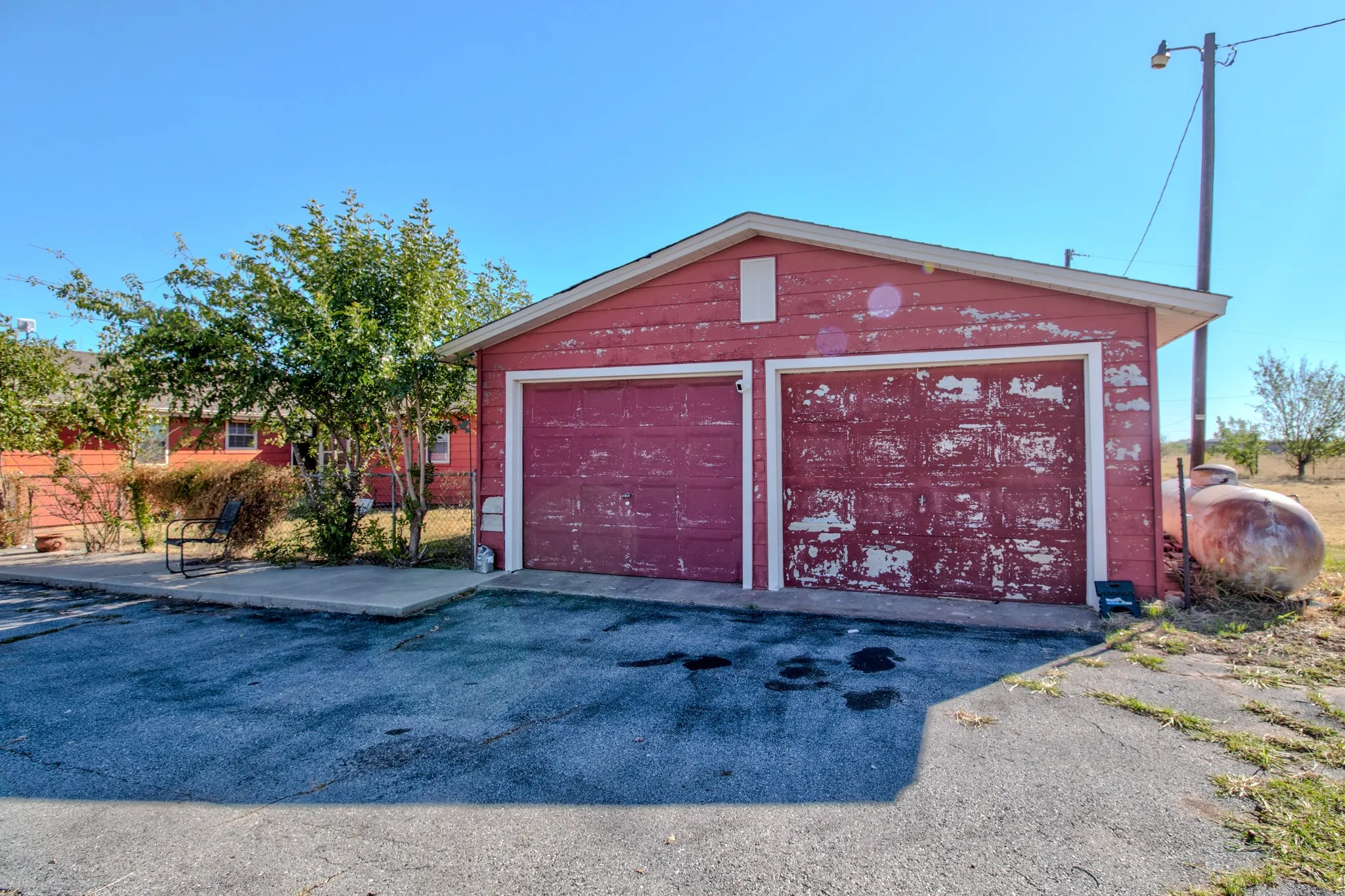 Single Family Residence For Sale in Wichita County , 3768 State Highway 258 E, Wichita Falls, Texas 76310, 3 Bedroom, 2 Bathroom, 2 Garage spaces, 1,791 Sqft, built in 1960, mls#21399002, Real Estate Agent in Wichita Falls, Homes For Sale in Wichita county, Homes For Sale in Wichita Falls, Realtor in Wichita Falls Texas, Real Estate Brokerage Independent Realty Texas, Luminita Cordes Realtor