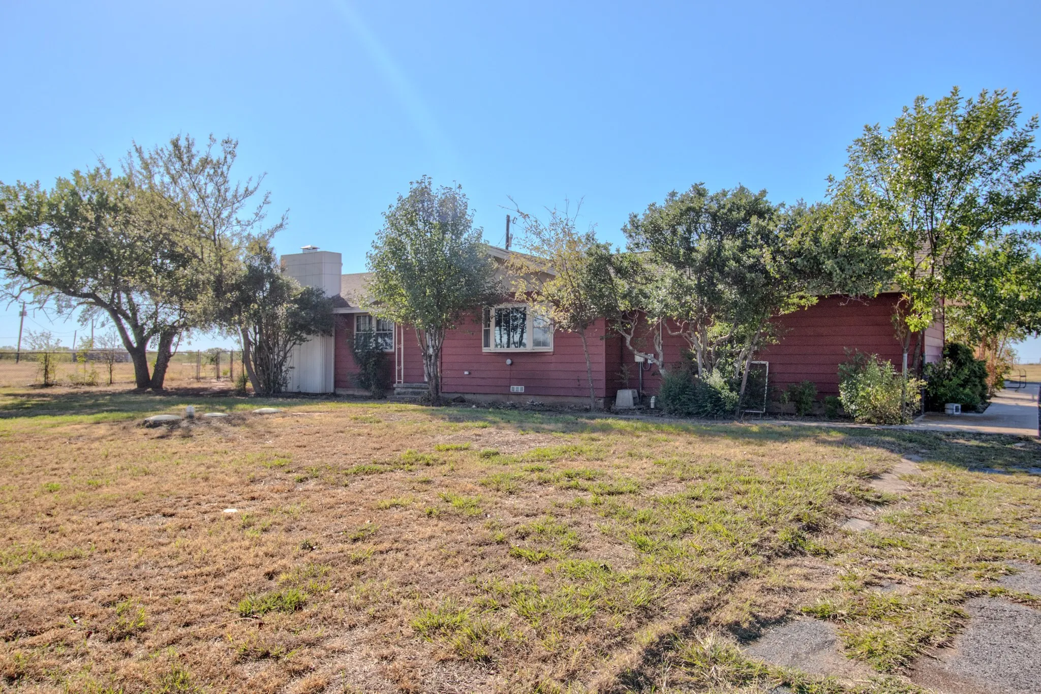 Single Family Residence For Sale in Wichita County , 3768 State Highway 258 E, Wichita Falls, Texas 76310, 3 Bedroom, 2 Bathroom, 2 Garage spaces, 1,791 Sqft, built in 1960, mls#21399002, Real Estate Agent in Wichita Falls, Homes For Sale in Wichita county, Homes For Sale in Wichita Falls, Realtor in Wichita Falls Texas, Real Estate Brokerage Independent Realty Texas, Luminita Cordes Realtor
