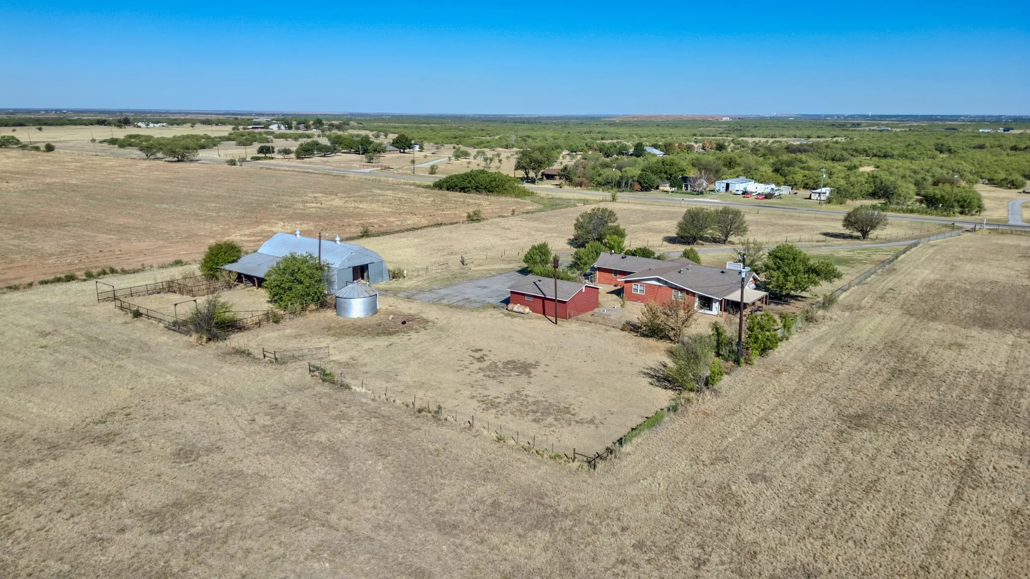 Single Family Residence For Sale in Wichita County , 3768 State Highway 258 E, Wichita Falls, Texas 76310, 3 Bedroom, 2 Bathroom, 2 Garage spaces, 1,791 Sqft, built in 1960, mls#21399002, Real Estate Agent in Wichita Falls, Homes For Sale in Wichita county, Homes For Sale in Wichita Falls, Realtor in Wichita Falls Texas, Real Estate Brokerage Independent Realty Texas, Luminita Cordes Realtor
