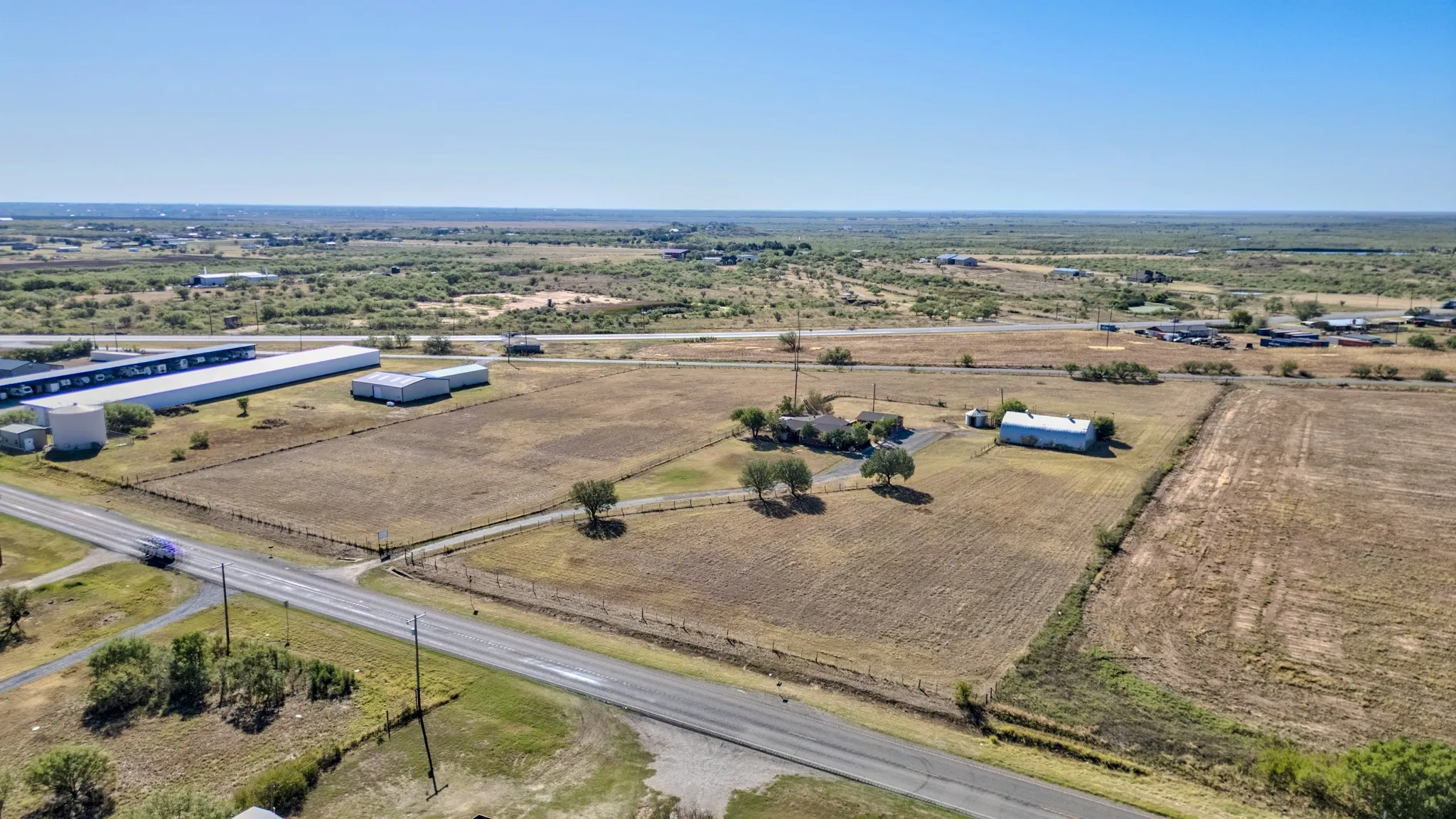 Single Family Residence For Sale in Wichita County , 3768 State Highway 258 E, Wichita Falls, Texas 76310, 3 Bedroom, 2 Bathroom, 2 Garage spaces, 1,791 Sqft, built in 1960, mls#21399002, Real Estate Agent in Wichita Falls, Homes For Sale in Wichita county, Homes For Sale in Wichita Falls, Realtor in Wichita Falls Texas, Real Estate Brokerage Independent Realty Texas, Luminita Cordes Realtor