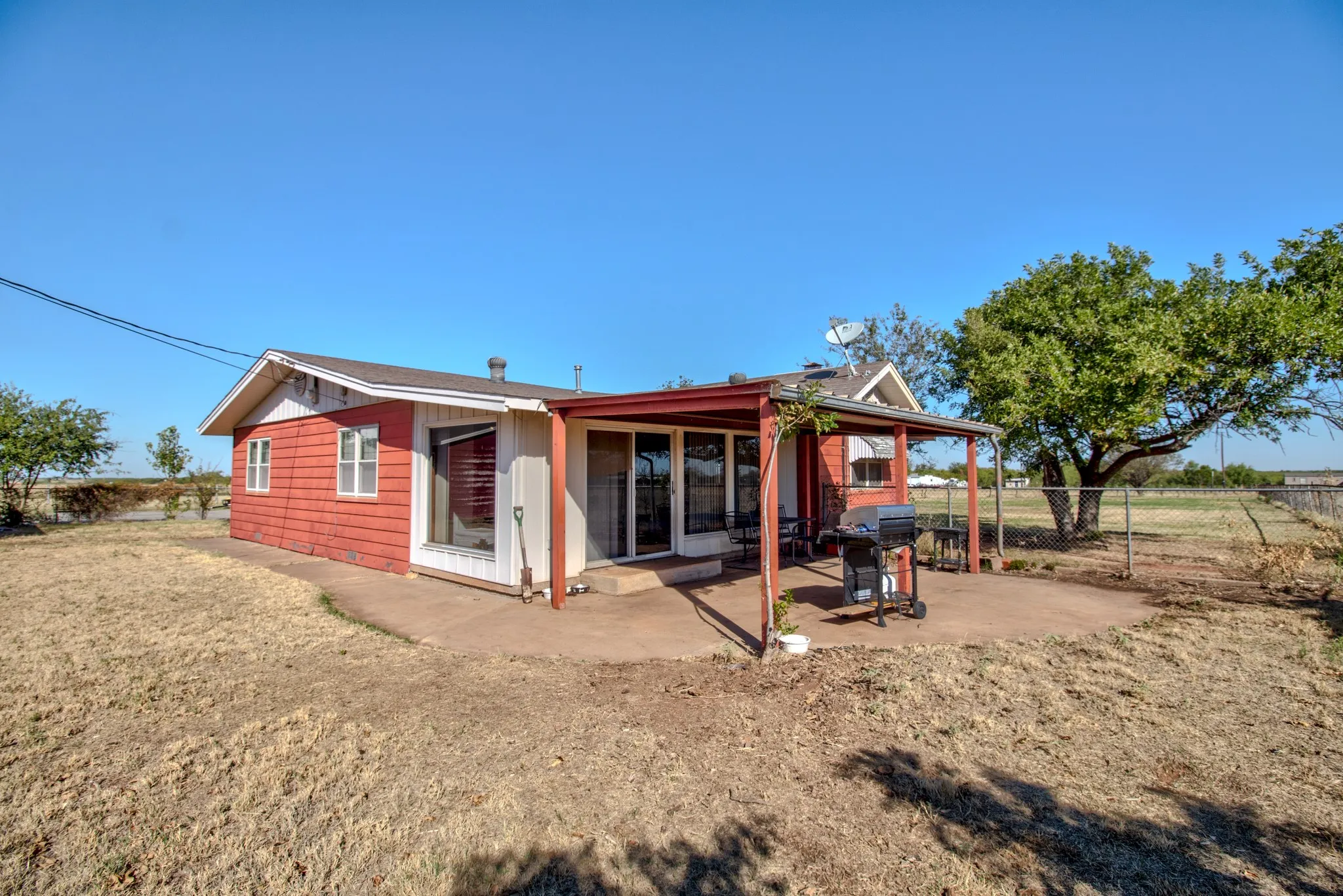 Single Family Residence For Sale in Wichita County , 3768 State Highway 258 E, Wichita Falls, Texas 76310, 3 Bedroom, 2 Bathroom, 2 Garage spaces, 1,791 Sqft, built in 1960, mls#21399002, Real Estate Agent in Wichita Falls, Homes For Sale in Wichita county, Homes For Sale in Wichita Falls, Realtor in Wichita Falls Texas, Real Estate Brokerage Independent Realty Texas, Luminita Cordes Realtor