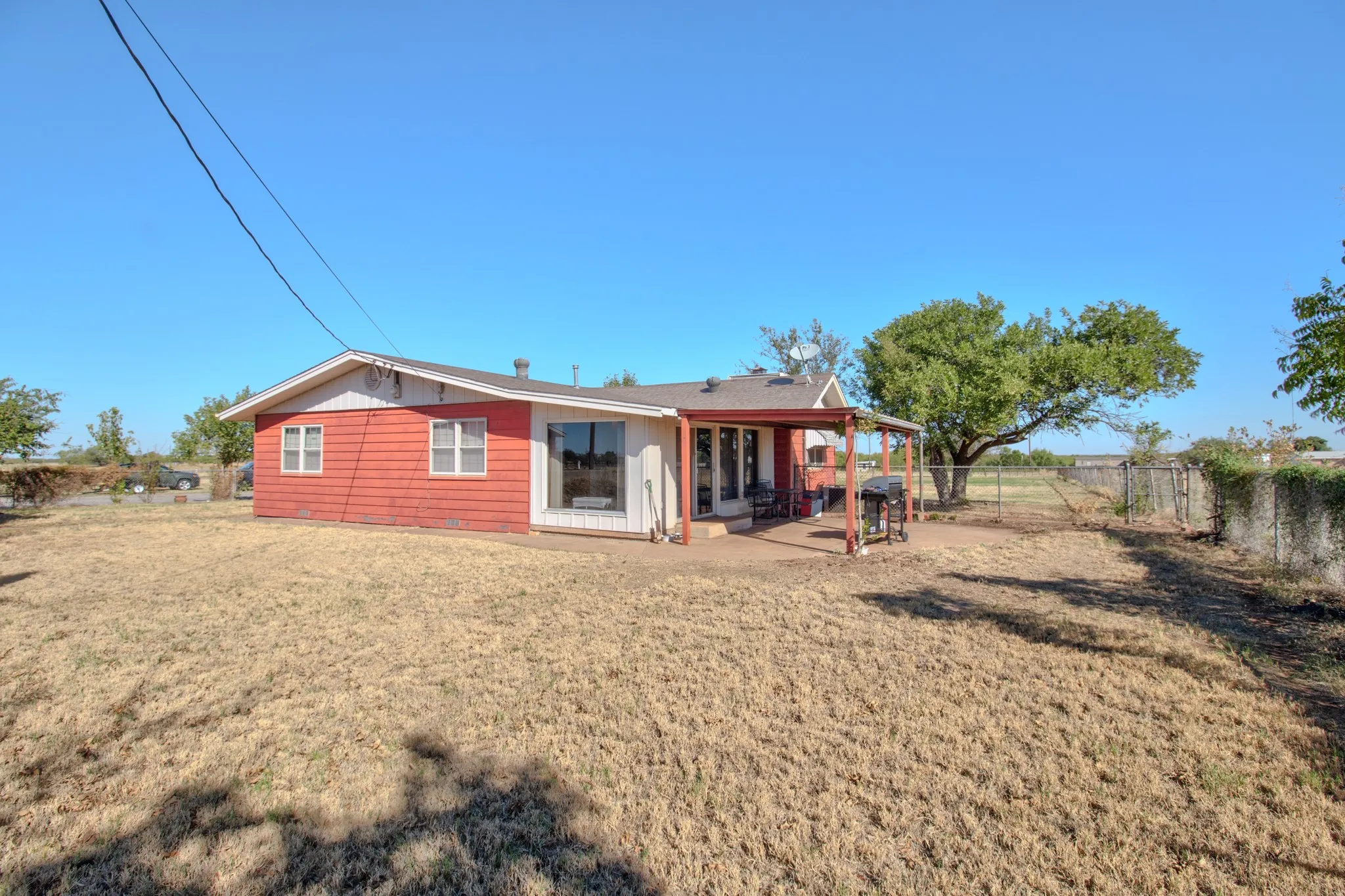 Single Family Residence For Sale in Wichita County , 3768 State Highway 258 E, Wichita Falls, Texas 76310, 3 Bedroom, 2 Bathroom, 2 Garage spaces, 1,791 Sqft, built in 1960, mls#21399002, Real Estate Agent in Wichita Falls, Homes For Sale in Wichita county, Homes For Sale in Wichita Falls, Realtor in Wichita Falls Texas, Real Estate Brokerage Independent Realty Texas, Luminita Cordes Realtor