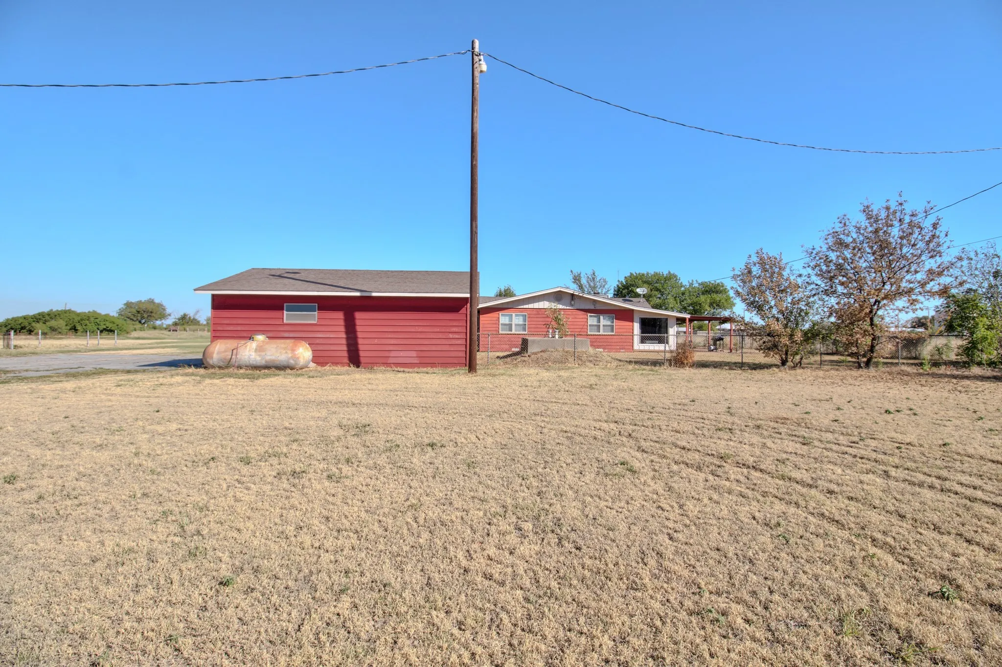 Single Family Residence For Sale in Wichita County , 3768 State Highway 258 E, Wichita Falls, Texas 76310, 3 Bedroom, 2 Bathroom, 2 Garage spaces, 1,791 Sqft, built in 1960, mls#21399002, Real Estate Agent in Wichita Falls, Homes For Sale in Wichita county, Homes For Sale in Wichita Falls, Realtor in Wichita Falls Texas, Real Estate Brokerage Independent Realty Texas, Luminita Cordes Realtor