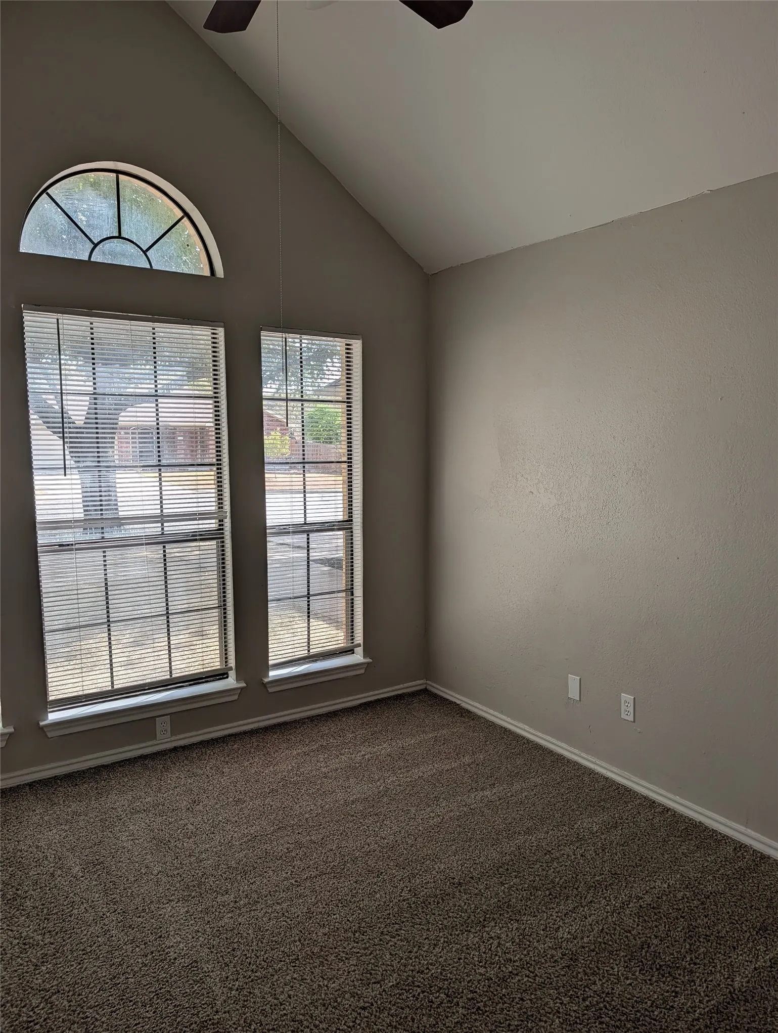 Single Family Residence For Rent in Tarrant County , 4901 Dax Drive, Fort Worth, Texas 76135, 3 Bedroom, 2 Bathroom, 2 Garage spaces, 1,545 Sqft, built in 1987, mls#21399771, Real Estate Agent in Fort Worth, Homes For Rent in Tarrant county, Homes For Rent in Fort Worth, Realtor in Fort Worth Texas, Real Estate Brokerage Independent Realty Texas, Luminita Cordes Realtor