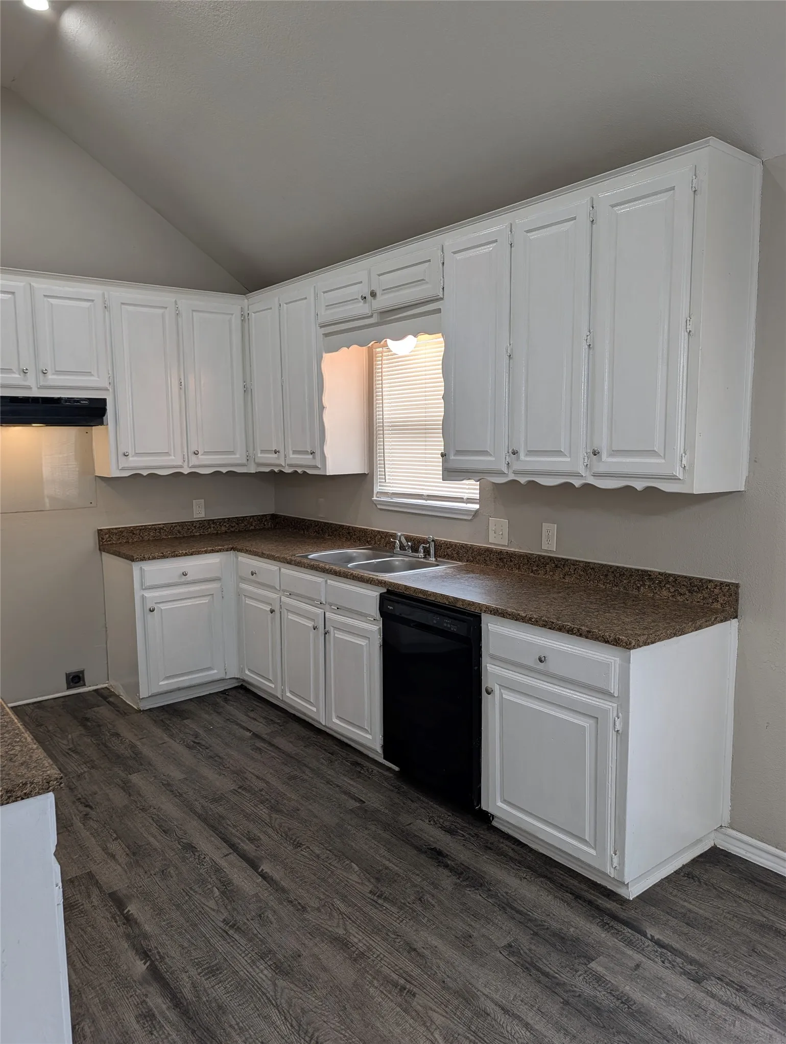 Single Family Residence For Rent in Tarrant County , 4901 Dax Drive, Fort Worth, Texas 76135, 3 Bedroom, 2 Bathroom, 2 Garage spaces, 1,545 Sqft, built in 1987, mls#21399771, Real Estate Agent in Fort Worth, Homes For Rent in Tarrant county, Homes For Rent in Fort Worth, Realtor in Fort Worth Texas, Real Estate Brokerage Independent Realty Texas, Luminita Cordes Realtor