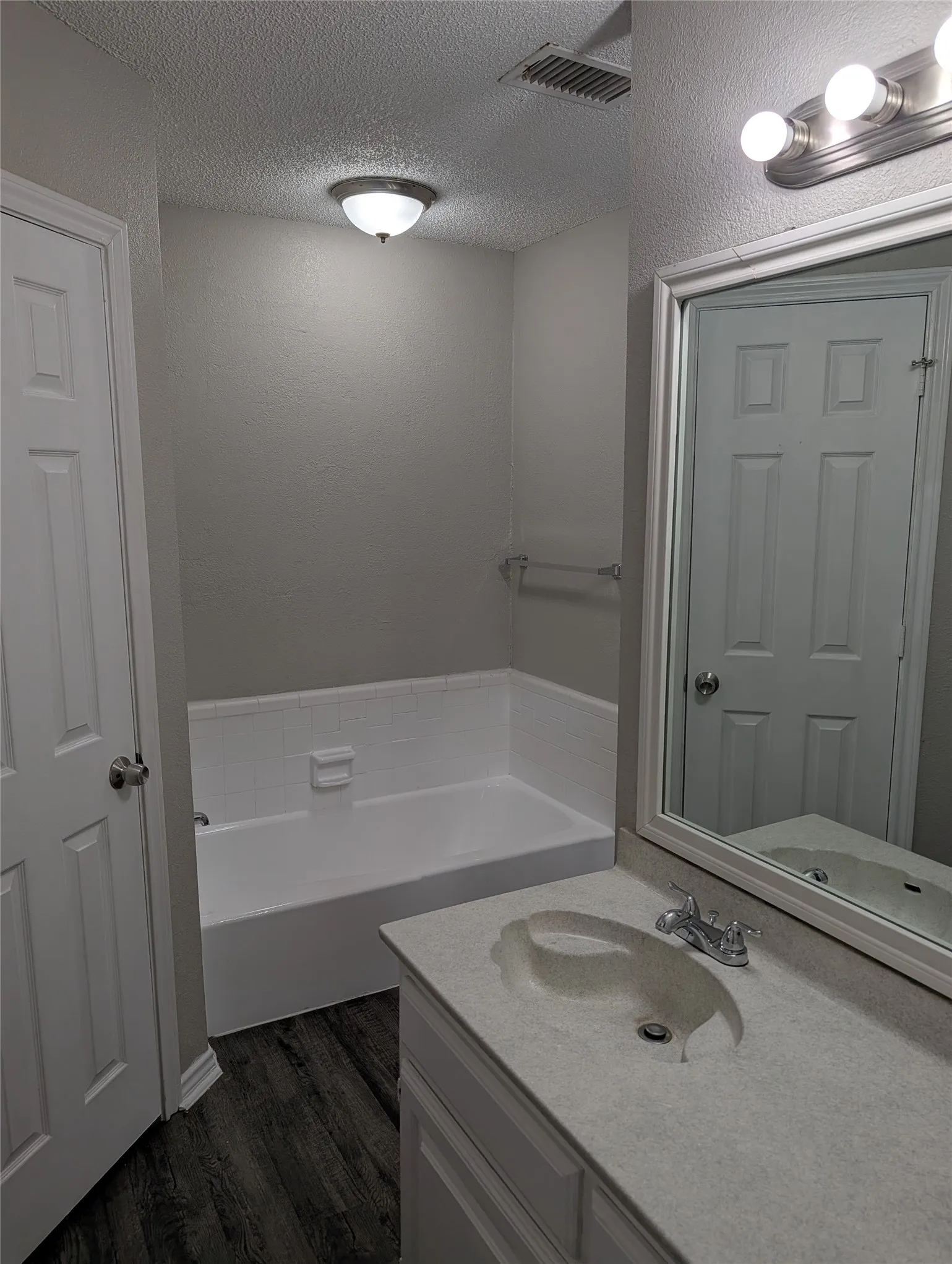 Single Family Residence For Rent in Tarrant County , 4901 Dax Drive, Fort Worth, Texas 76135, 3 Bedroom, 2 Bathroom, 2 Garage spaces, 1,545 Sqft, built in 1987, mls#21399771, Real Estate Agent in Fort Worth, Homes For Rent in Tarrant county, Homes For Rent in Fort Worth, Realtor in Fort Worth Texas, Real Estate Brokerage Independent Realty Texas, Luminita Cordes Realtor
