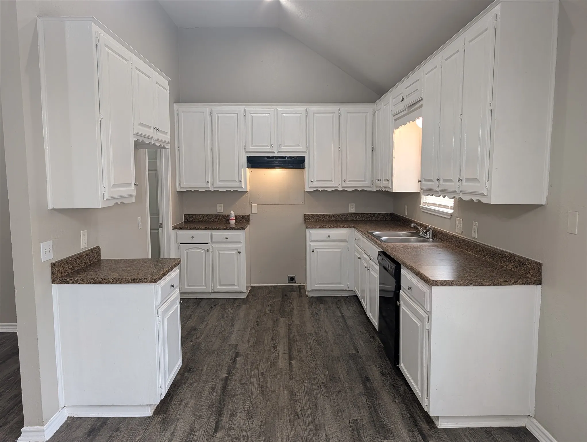 Single Family Residence For Rent in Tarrant County , 4901 Dax Drive, Fort Worth, Texas 76135, 3 Bedroom, 2 Bathroom, 2 Garage spaces, 1,545 Sqft, built in 1987, mls#21399771, Real Estate Agent in Fort Worth, Homes For Rent in Tarrant county, Homes For Rent in Fort Worth, Realtor in Fort Worth Texas, Real Estate Brokerage Independent Realty Texas, Luminita Cordes Realtor