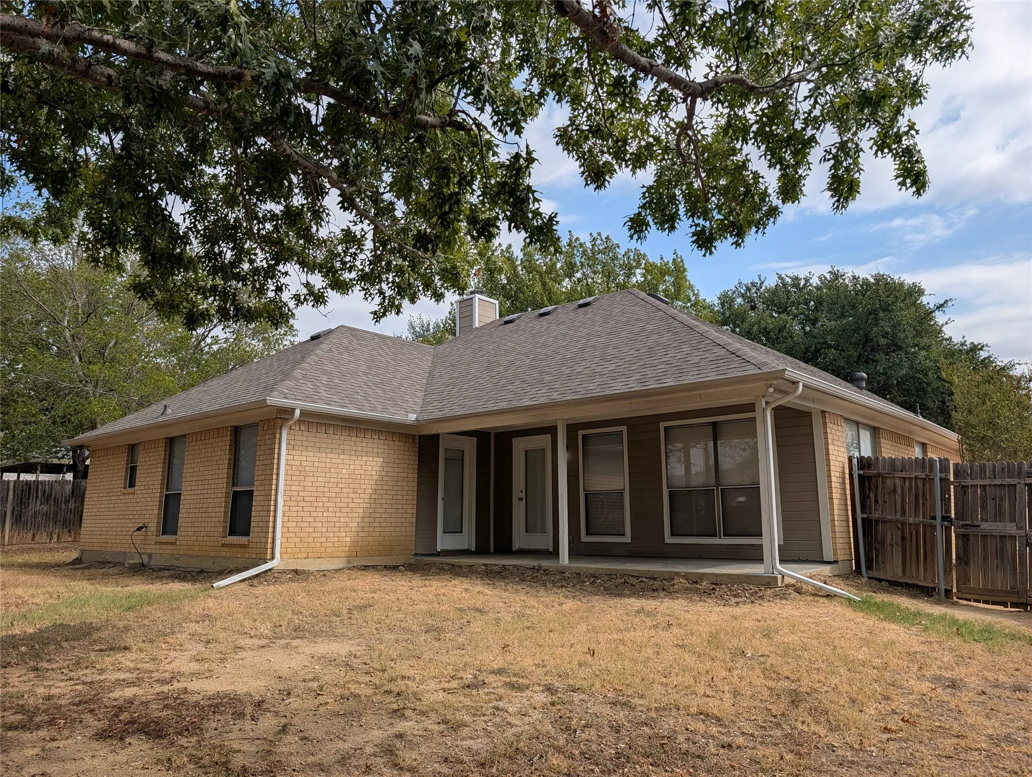 Single Family Residence For Rent in Tarrant County , 4901 Dax Drive, Fort Worth, Texas 76135, 3 Bedroom, 2 Bathroom, 2 Garage spaces, 1,545 Sqft, built in 1987, mls#21399771, Real Estate Agent in Fort Worth, Homes For Rent in Tarrant county, Homes For Rent in Fort Worth, Realtor in Fort Worth Texas, Real Estate Brokerage Independent Realty Texas, Luminita Cordes Realtor