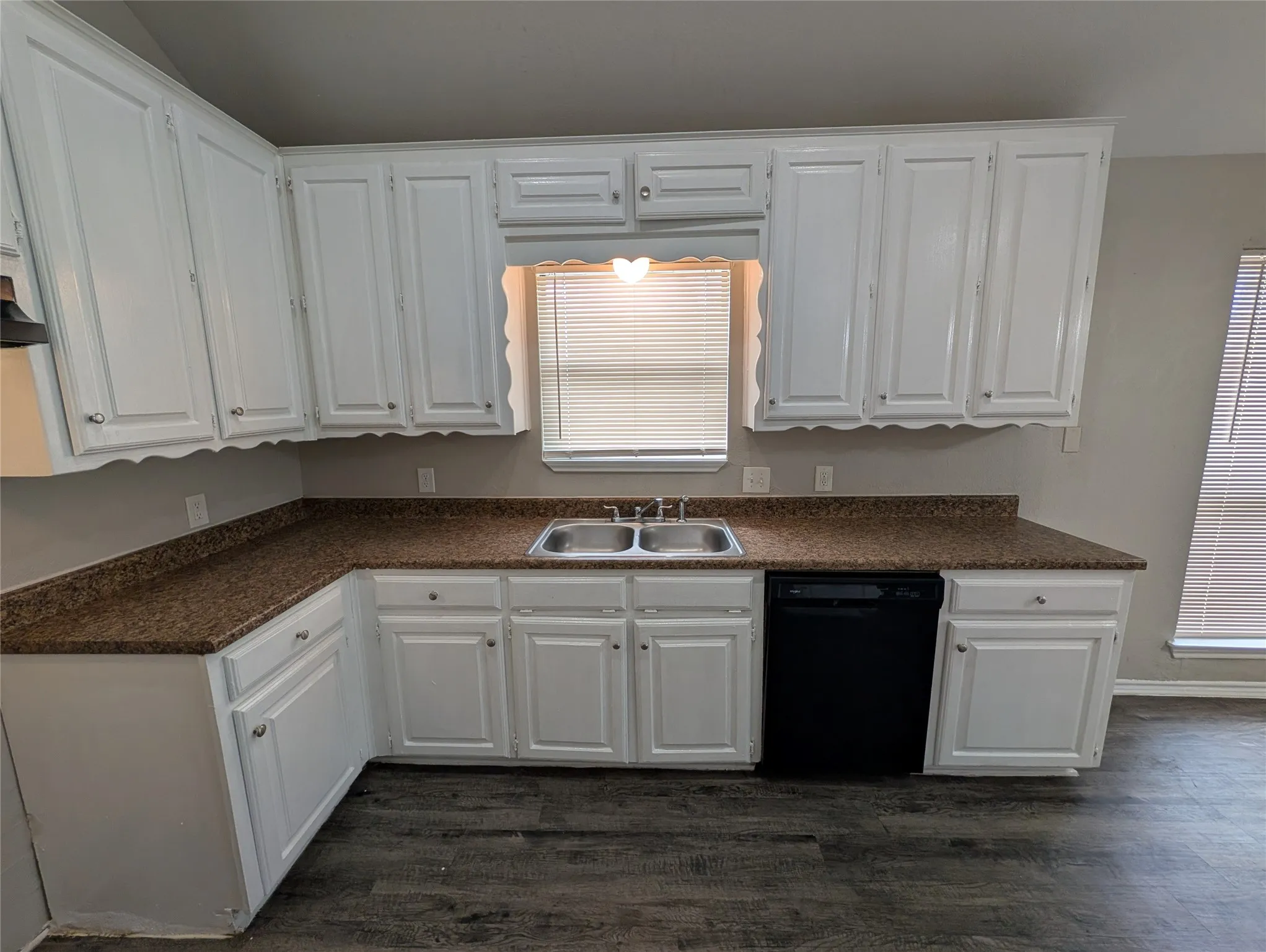 Single Family Residence For Rent in Tarrant County , 4901 Dax Drive, Fort Worth, Texas 76135, 3 Bedroom, 2 Bathroom, 2 Garage spaces, 1,545 Sqft, built in 1987, mls#21399771, Real Estate Agent in Fort Worth, Homes For Rent in Tarrant county, Homes For Rent in Fort Worth, Realtor in Fort Worth Texas, Real Estate Brokerage Independent Realty Texas, Luminita Cordes Realtor