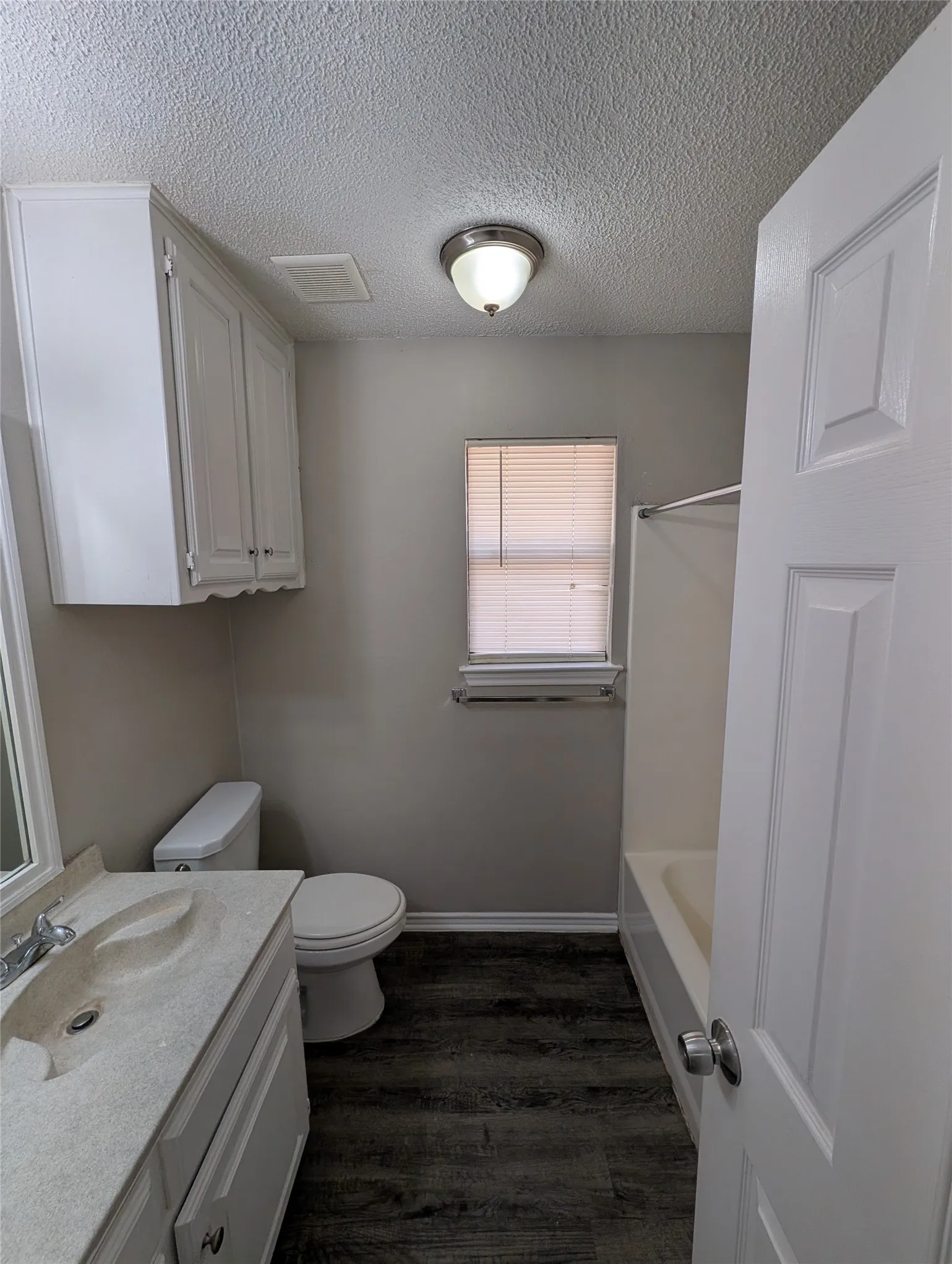 Single Family Residence For Rent in Tarrant County , 4901 Dax Drive, Fort Worth, Texas 76135, 3 Bedroom, 2 Bathroom, 2 Garage spaces, 1,545 Sqft, built in 1987, mls#21399771, Real Estate Agent in Fort Worth, Homes For Rent in Tarrant county, Homes For Rent in Fort Worth, Realtor in Fort Worth Texas, Real Estate Brokerage Independent Realty Texas, Luminita Cordes Realtor