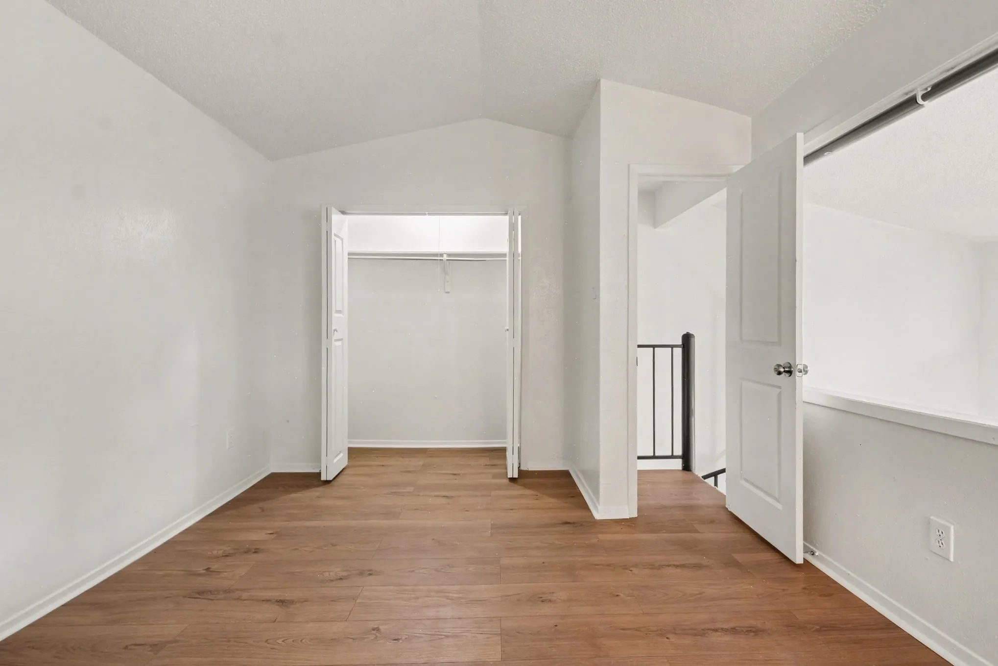 Condominium For Sale in Dallas County , 9696 Walnut Street 502, Dallas, Texas 75243, 2 Bedroom, 2 Bathroom, 2 Garage spaces, 1,003 Sqft, built in 1981, mls#21398954, Real Estate Agent in Dallas, Homes For Sale in Dallas county, Homes For Sale in Dallas, Realtor in Dallas Texas, Real Estate Brokerage Independent Realty Texas, Luminita Cordes Realtor