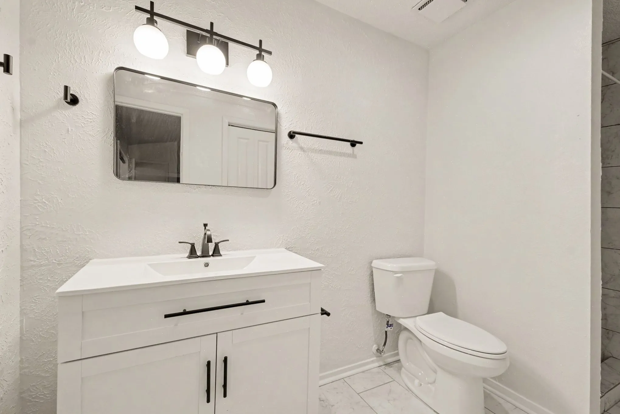 Condominium For Sale in Dallas County , 9696 Walnut Street 502, Dallas, Texas 75243, 2 Bedroom, 2 Bathroom, 2 Garage spaces, 1,003 Sqft, built in 1981, mls#21398954, Real Estate Agent in Dallas, Homes For Sale in Dallas county, Homes For Sale in Dallas, Realtor in Dallas Texas, Real Estate Brokerage Independent Realty Texas, Luminita Cordes Realtor
