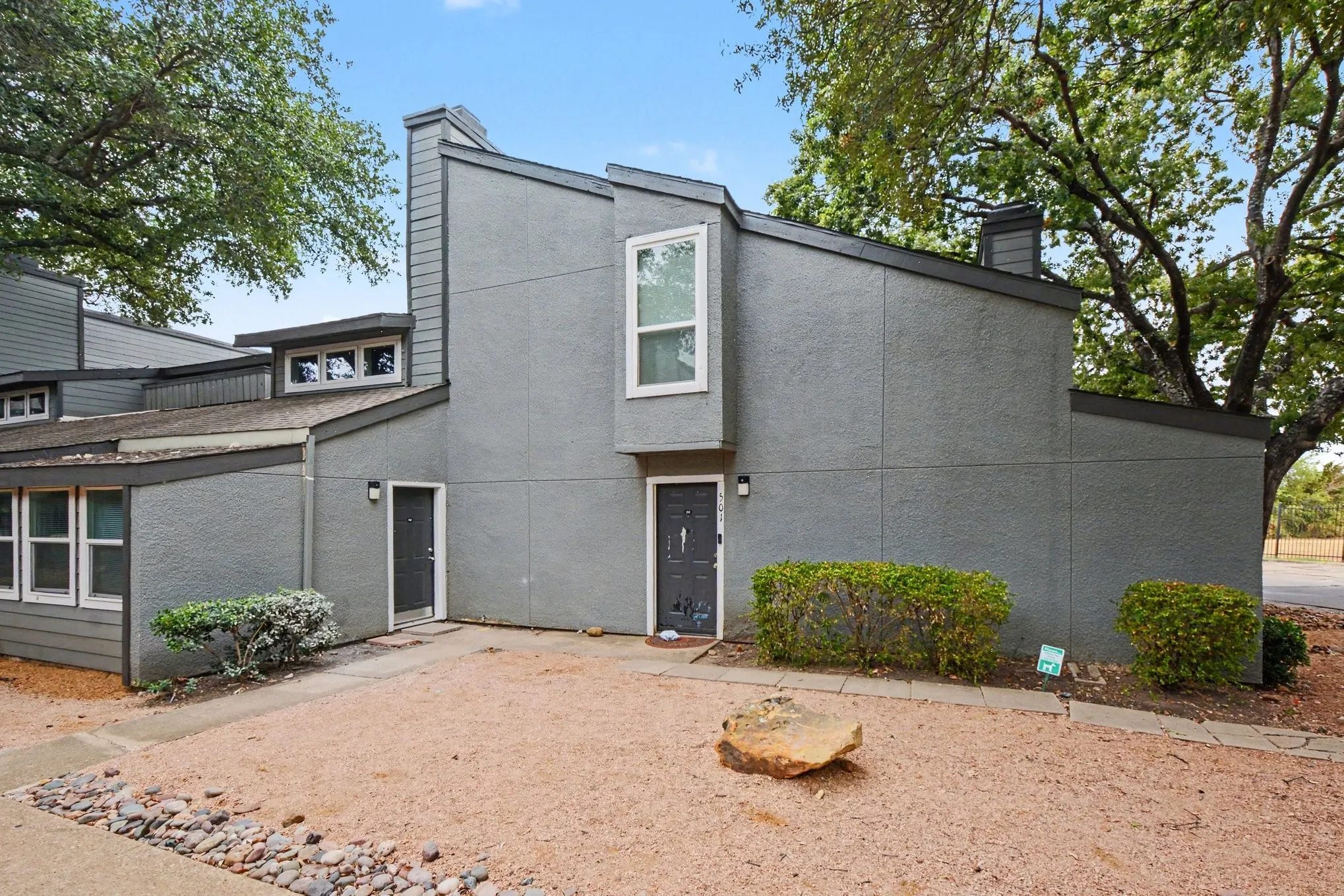 Condominium For Sale in Dallas County , 9696 Walnut Street 502, Dallas, Texas 75243, 2 Bedroom, 2 Bathroom, 2 Garage spaces, 1,003 Sqft, built in 1981, mls#21398954, Real Estate Agent in Dallas, Homes For Sale in Dallas county, Homes For Sale in Dallas, Realtor in Dallas Texas, Real Estate Brokerage Independent Realty Texas, Luminita Cordes Realtor