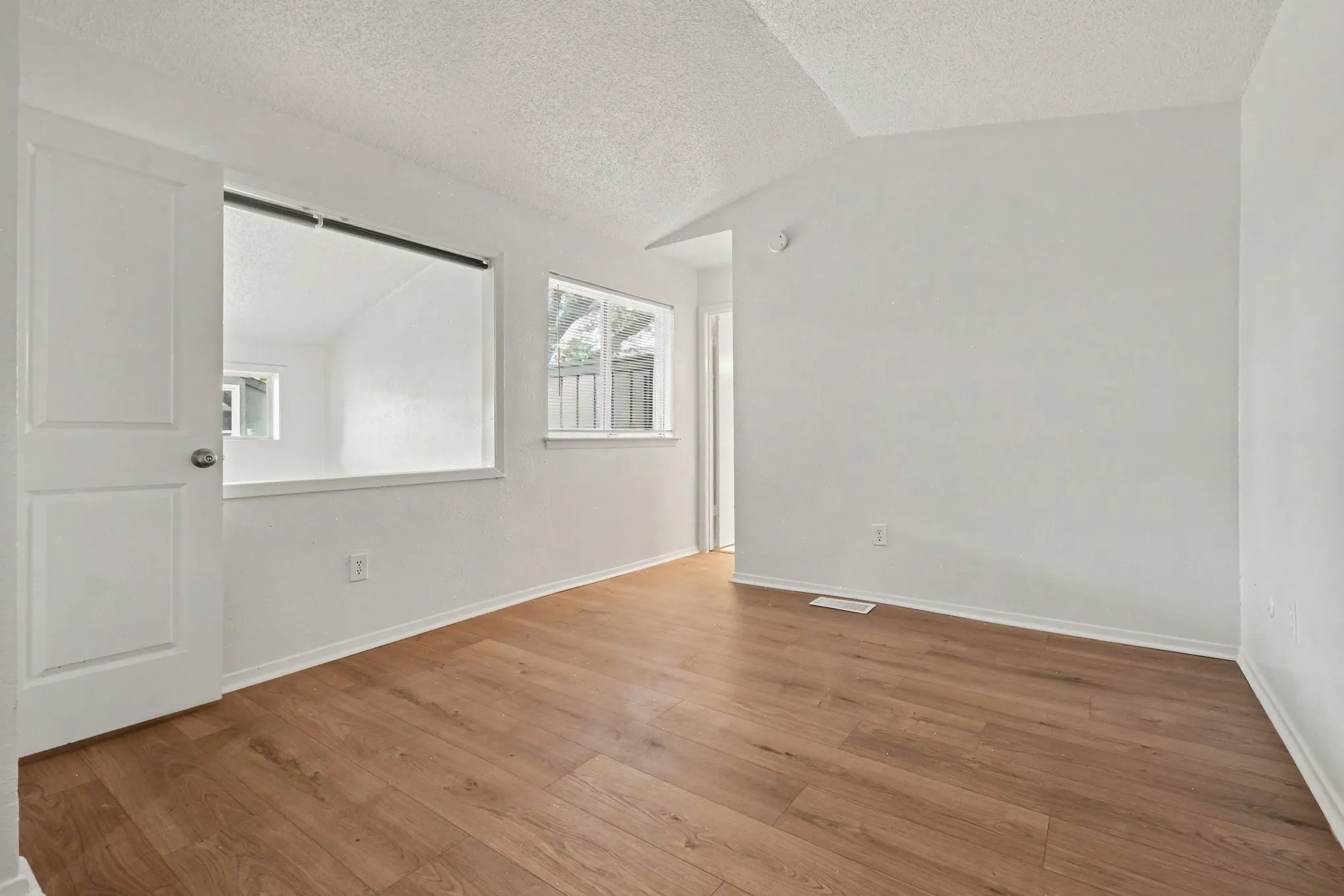 Condominium For Sale in Dallas County , 9696 Walnut Street 502, Dallas, Texas 75243, 2 Bedroom, 2 Bathroom, 2 Garage spaces, 1,003 Sqft, built in 1981, mls#21398954, Real Estate Agent in Dallas, Homes For Sale in Dallas county, Homes For Sale in Dallas, Realtor in Dallas Texas, Real Estate Brokerage Independent Realty Texas, Luminita Cordes Realtor