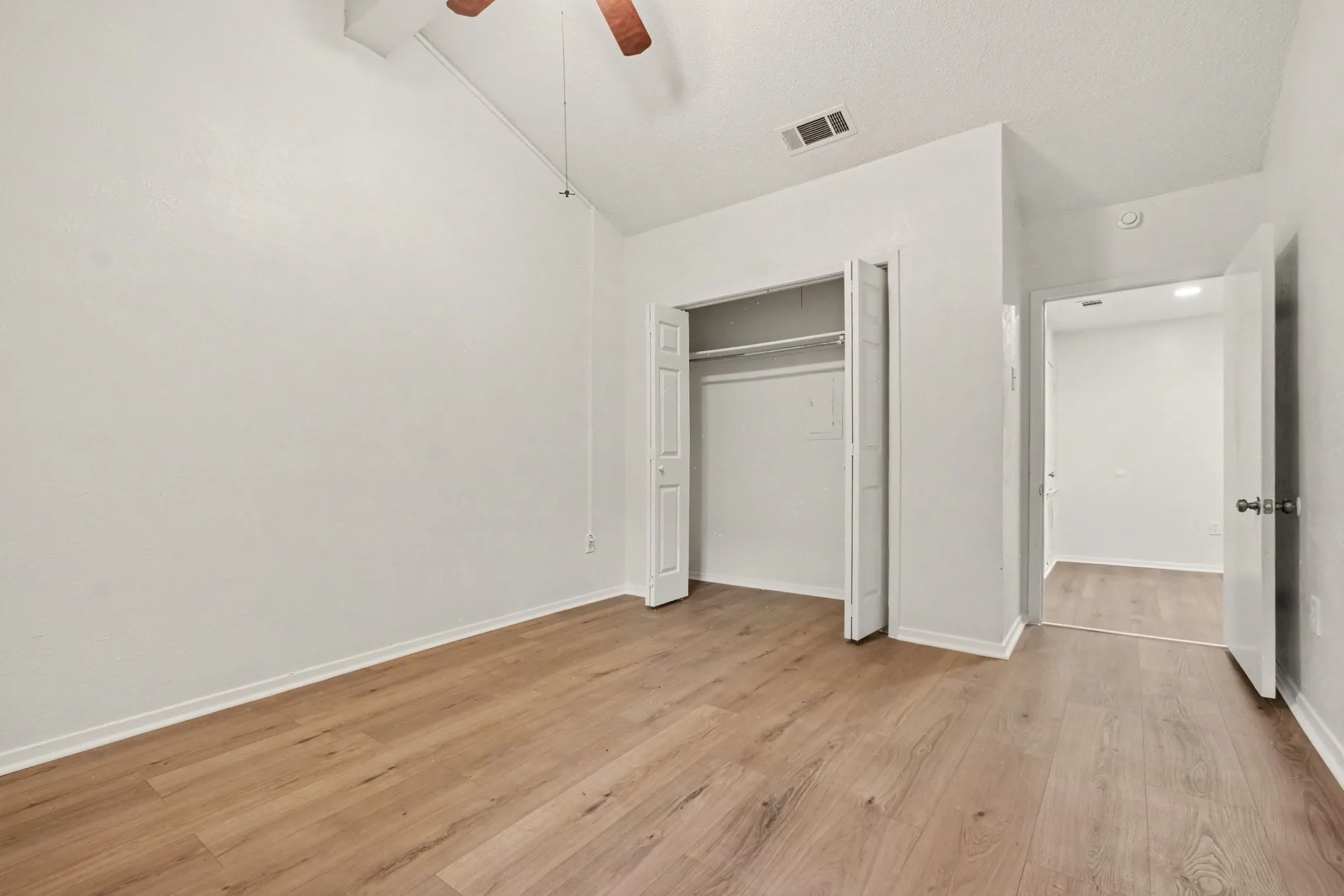 Condominium For Sale in Dallas County , 9696 Walnut Street 502, Dallas, Texas 75243, 2 Bedroom, 2 Bathroom, 2 Garage spaces, 1,003 Sqft, built in 1981, mls#21398954, Real Estate Agent in Dallas, Homes For Sale in Dallas county, Homes For Sale in Dallas, Realtor in Dallas Texas, Real Estate Brokerage Independent Realty Texas, Luminita Cordes Realtor