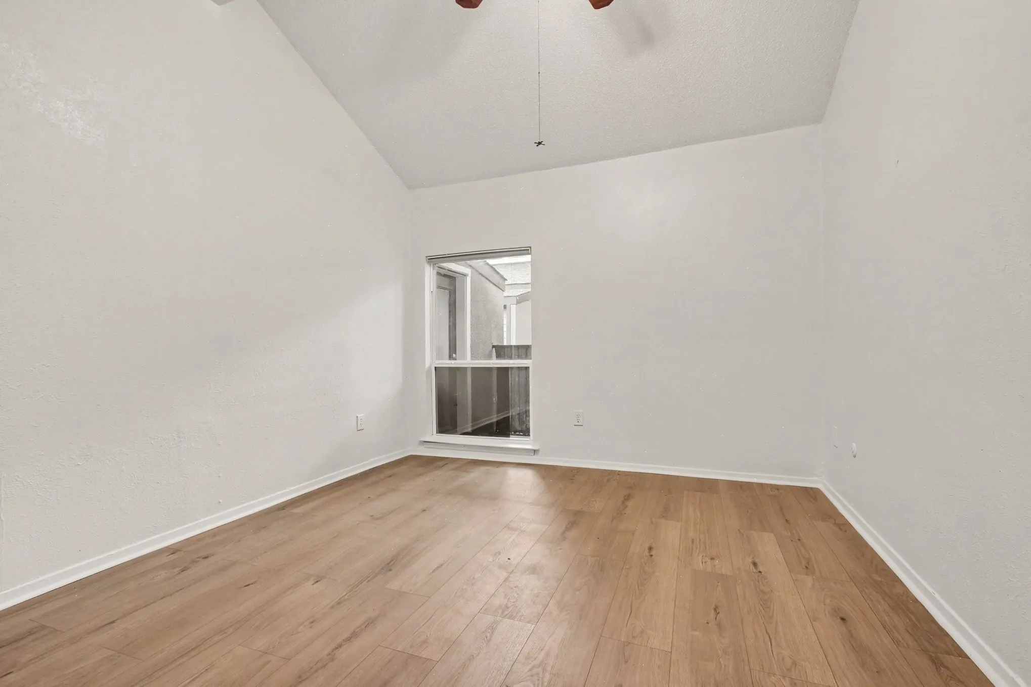 Condominium For Sale in Dallas County , 9696 Walnut Street 502, Dallas, Texas 75243, 2 Bedroom, 2 Bathroom, 2 Garage spaces, 1,003 Sqft, built in 1981, mls#21398954, Real Estate Agent in Dallas, Homes For Sale in Dallas county, Homes For Sale in Dallas, Realtor in Dallas Texas, Real Estate Brokerage Independent Realty Texas, Luminita Cordes Realtor