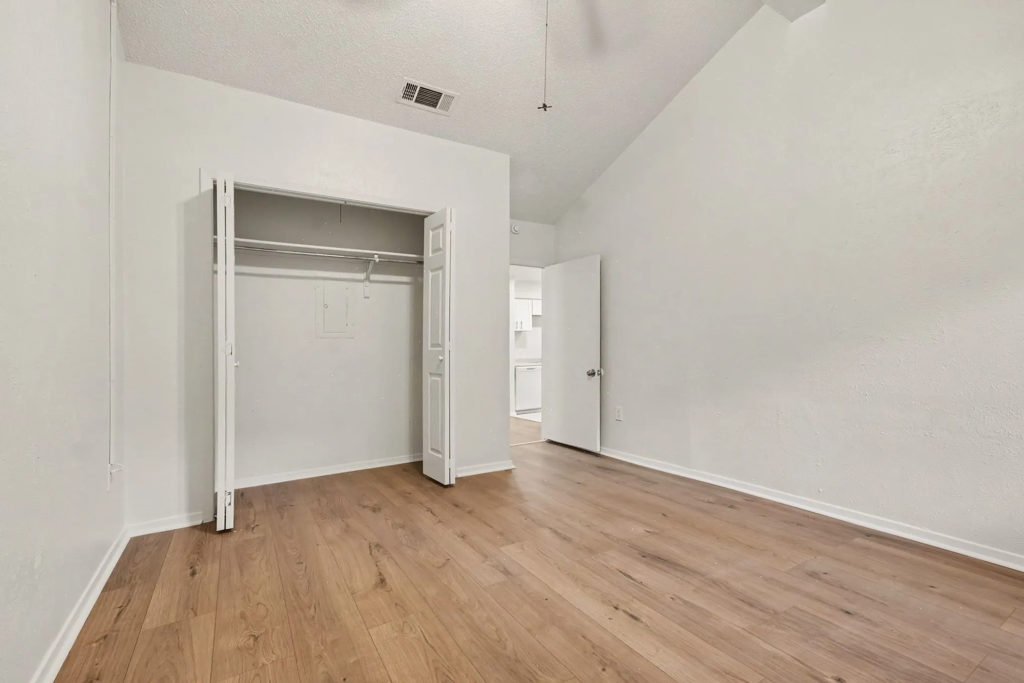 Condominium For Sale in Dallas County , 9696 Walnut Street 502, Dallas, Texas 75243, 2 Bedroom, 2 Bathroom, 2 Garage spaces, 1,003 Sqft, built in 1981, mls#21398954, Real Estate Agent in Dallas, Homes For Sale in Dallas county, Homes For Sale in Dallas, Realtor in Dallas Texas, Real Estate Brokerage Independent Realty Texas, Luminita Cordes Realtor